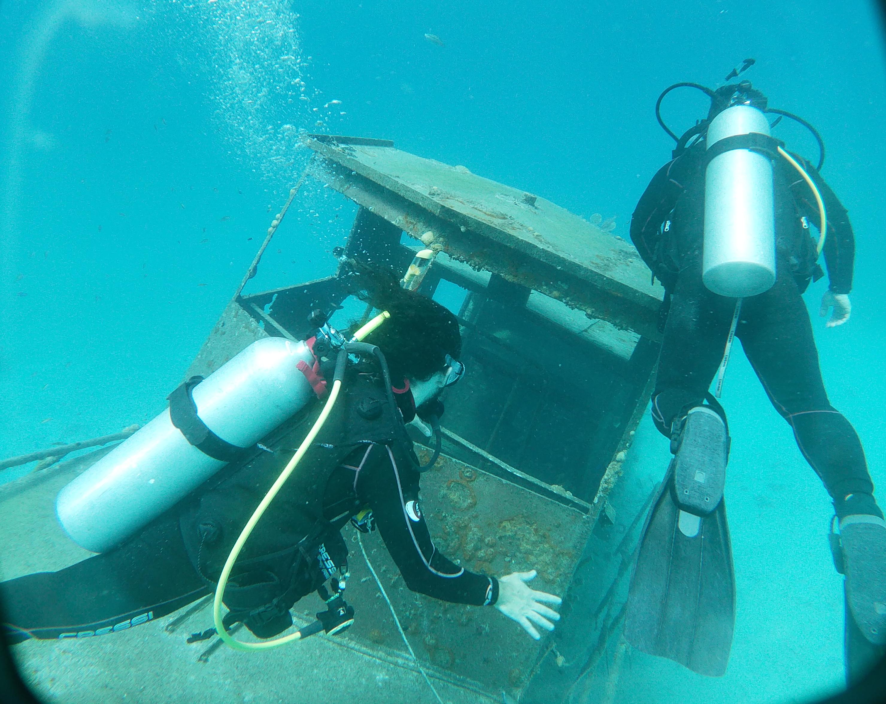 Beginner Scuba Diving Experience at Mangel Halto Reef