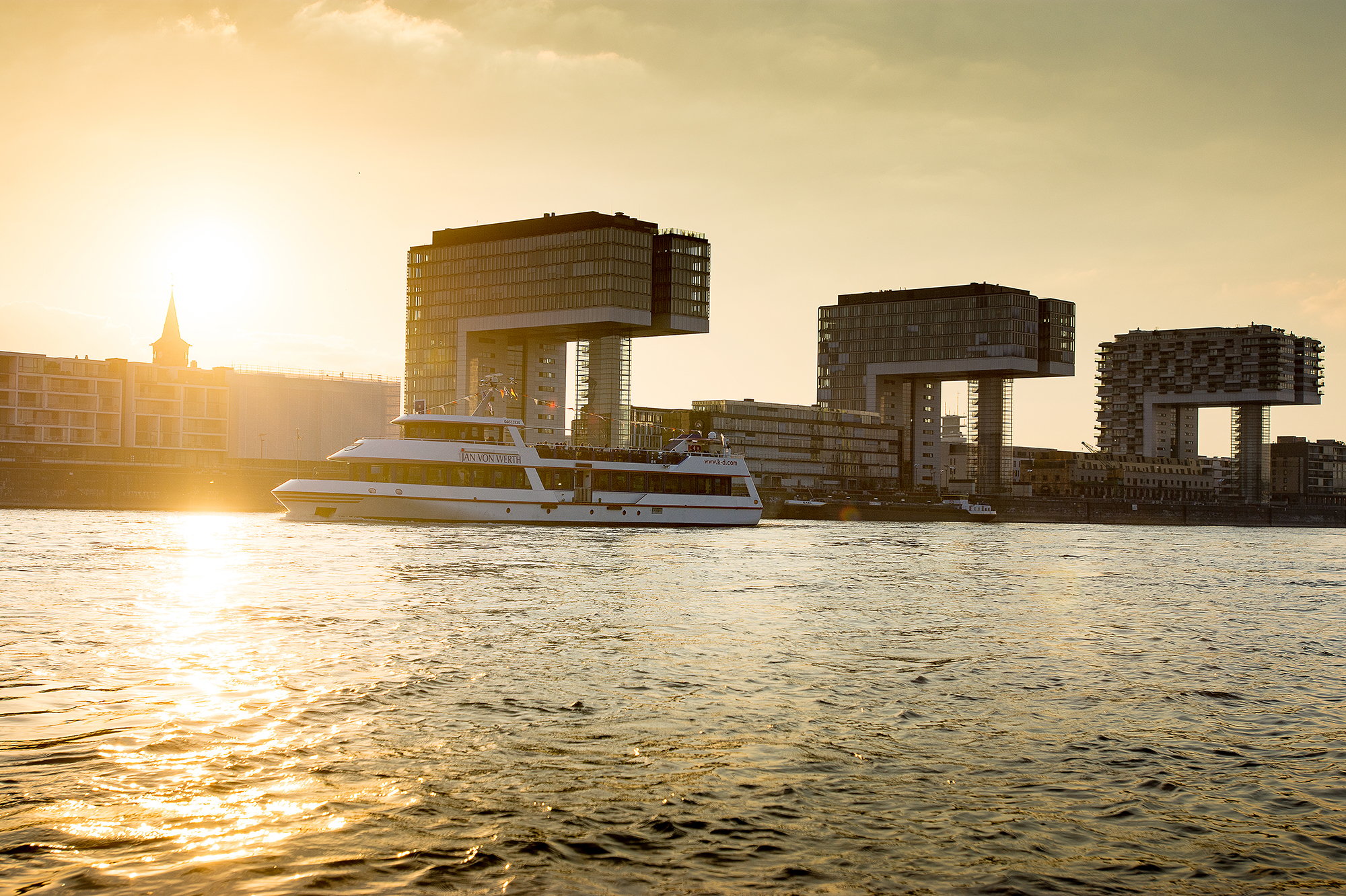 Köln Abendschifffahrt Rhein romantische Bootsfahrt Nacht