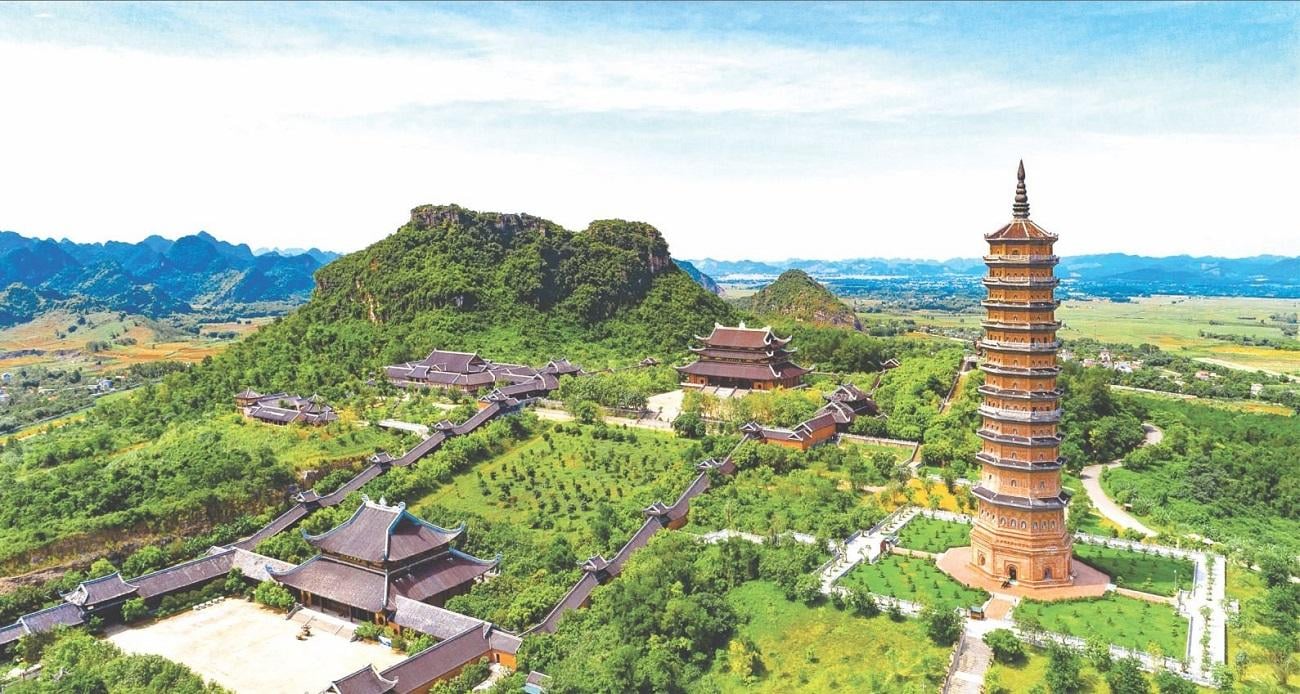 Ninh Binh Full-Day Tour: Hoa Lu or Bai Dinh, Trang An & Mua Cave