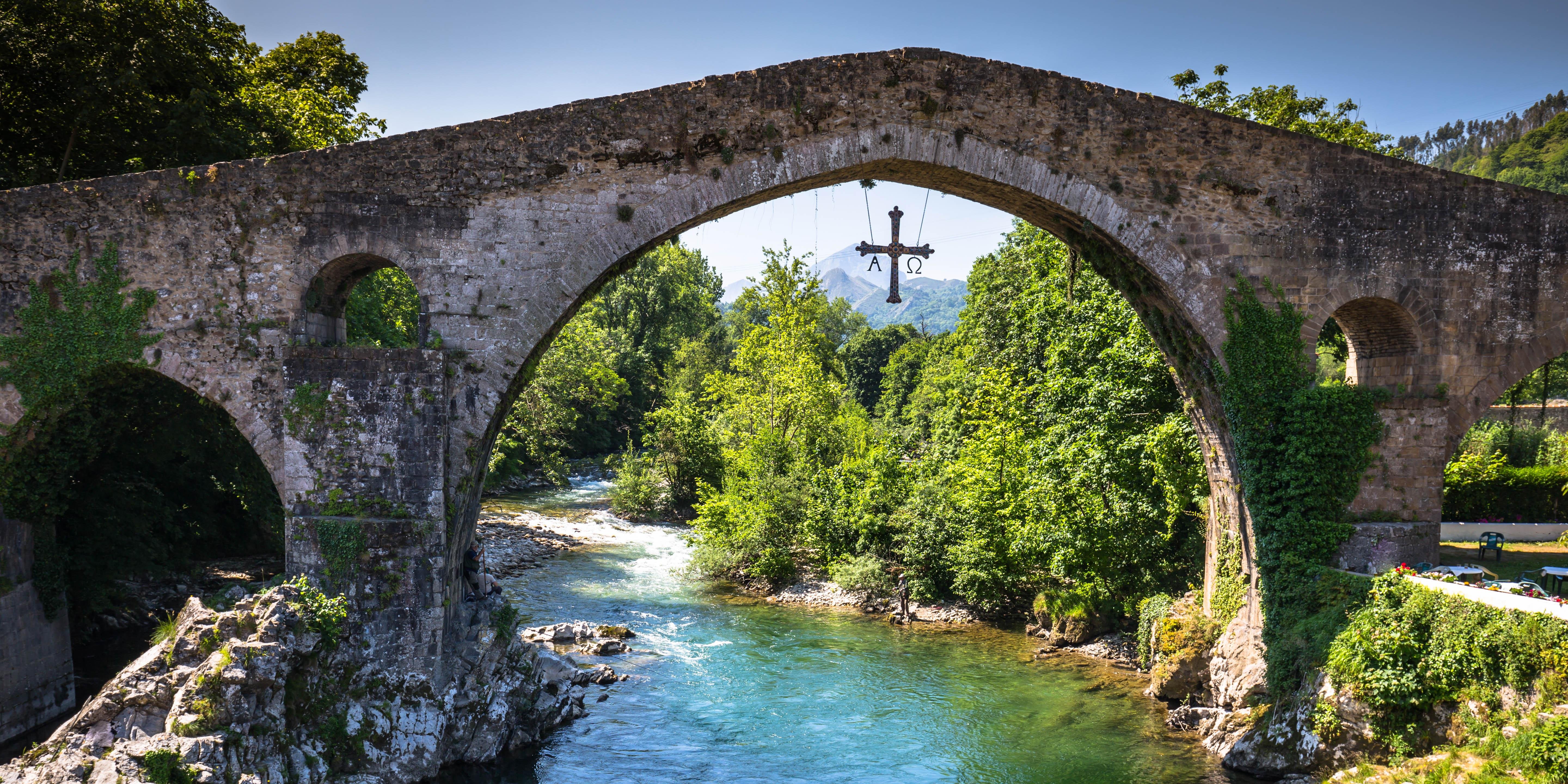 Covadonga Lakes & Cangas de Onís Full-Day Tour