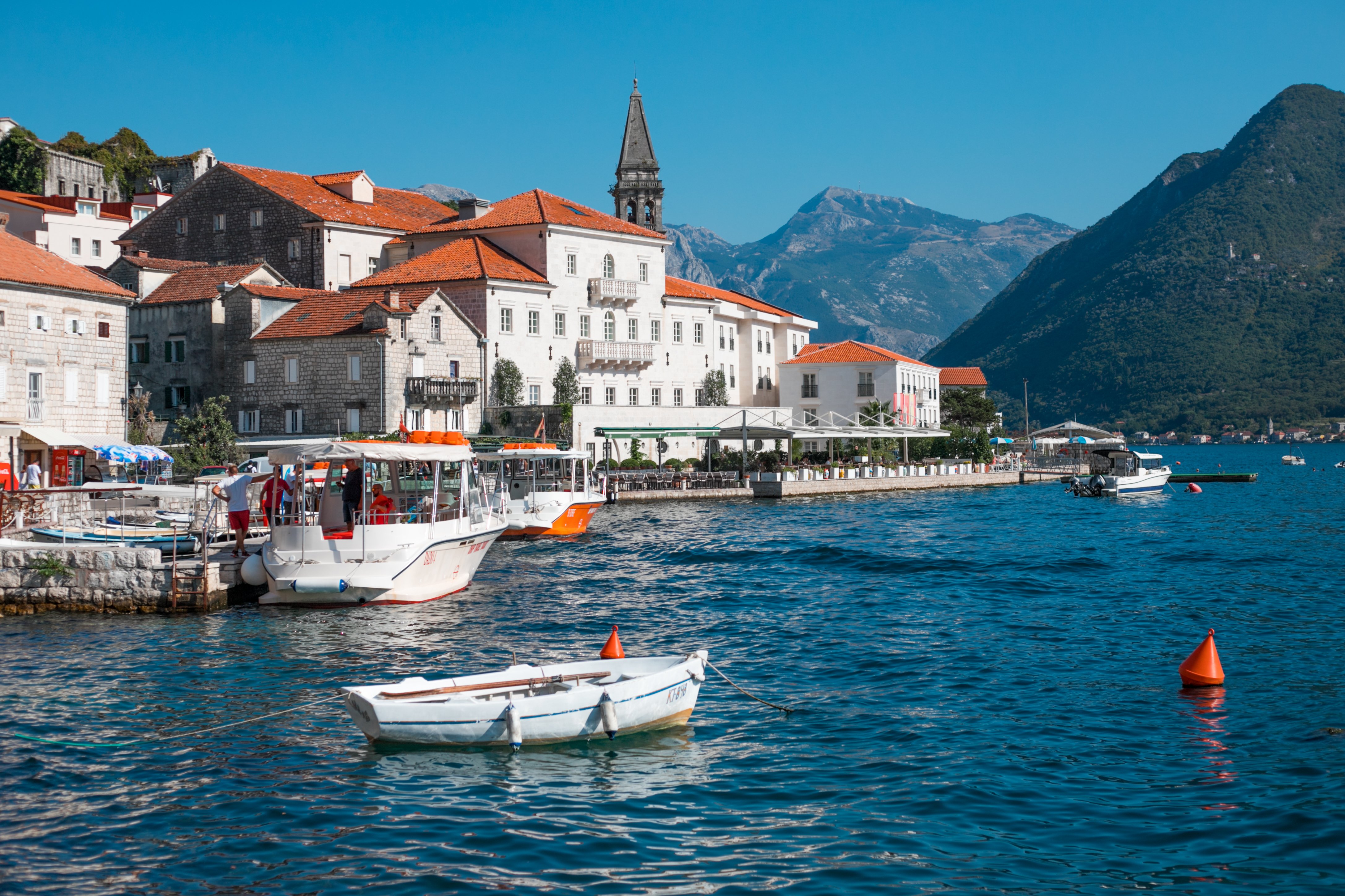 Dubrovnik to Montenegro: Bay of Kotor Day Tour with Optional Cruise