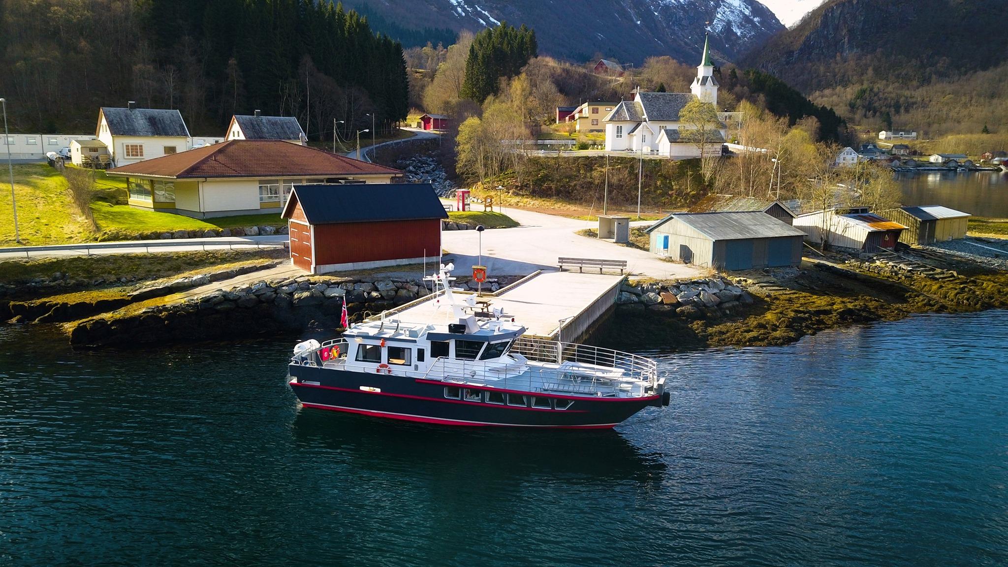 Hjørundfjord Cruise & Norangsdal Valley Tour