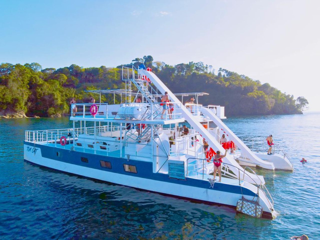 Manuel Antonio: Catamaran Cruise to Biesanz Bay with Lunch