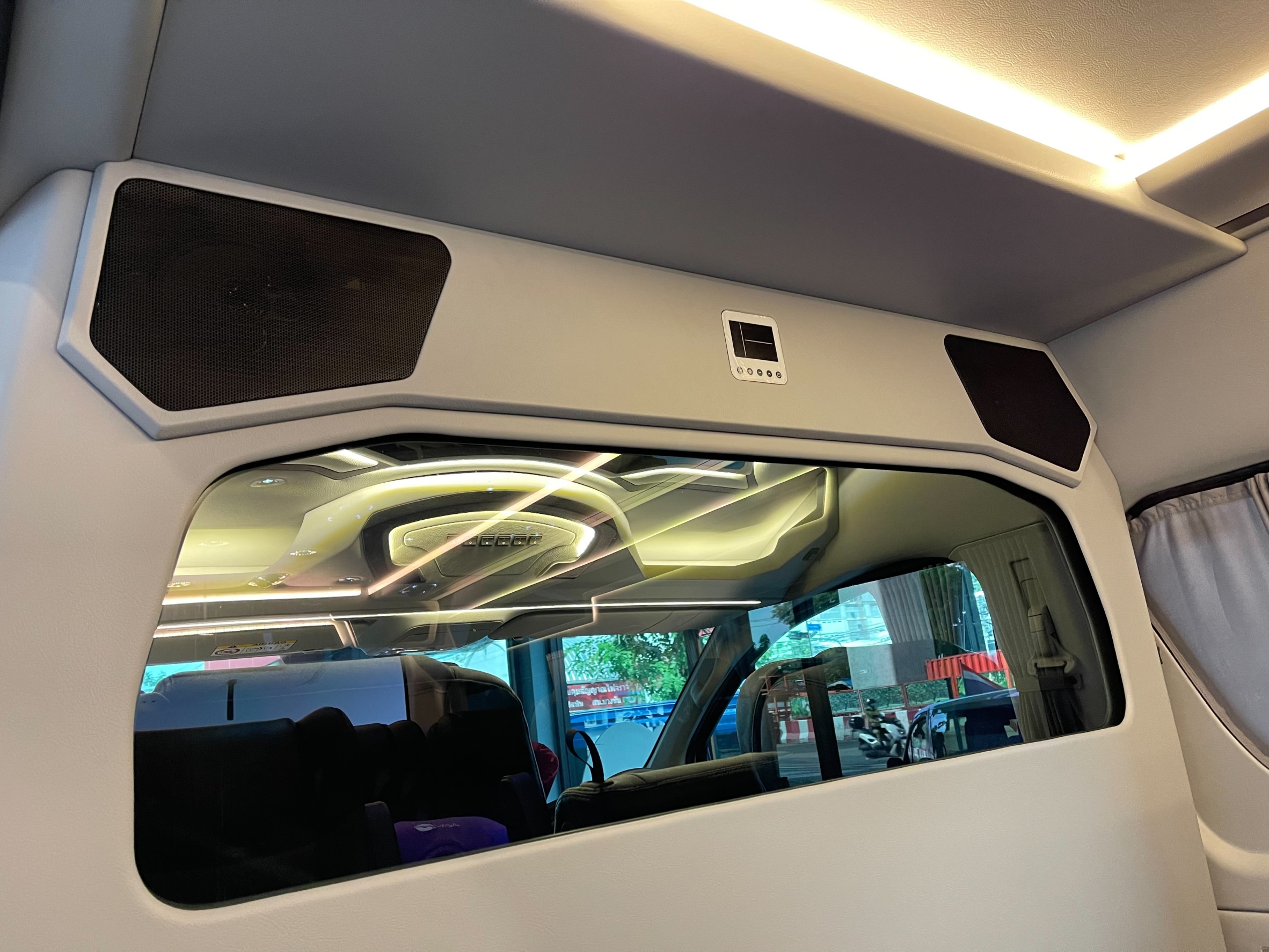 Bangkok Suvarnabhumi Airport Luxury Private Transfer