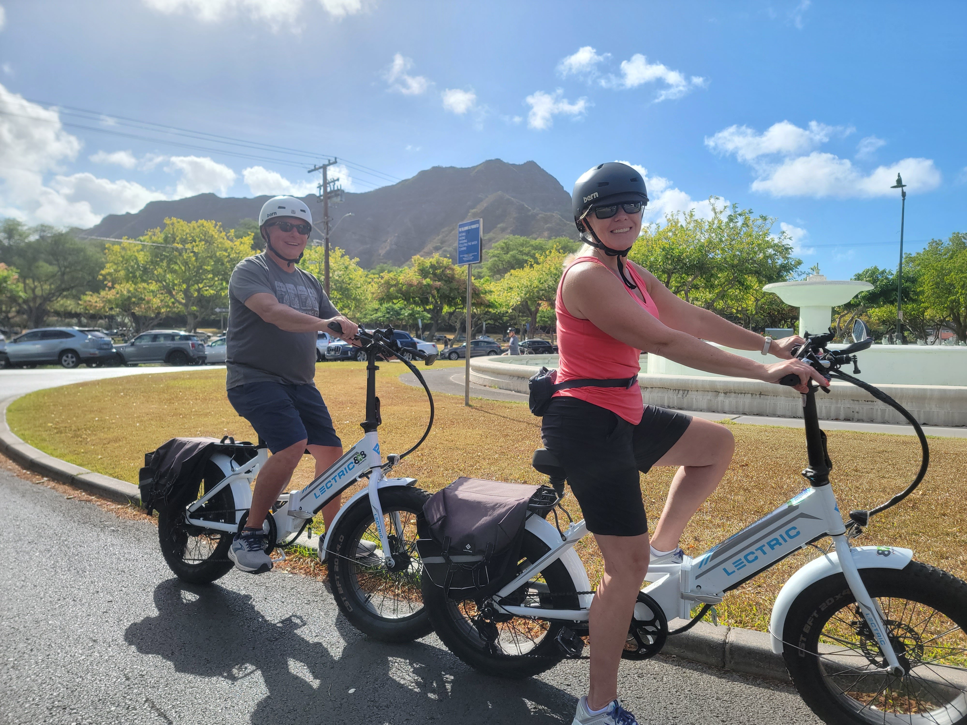 Honolulu E-Bike and Diamond Head Crater Hike