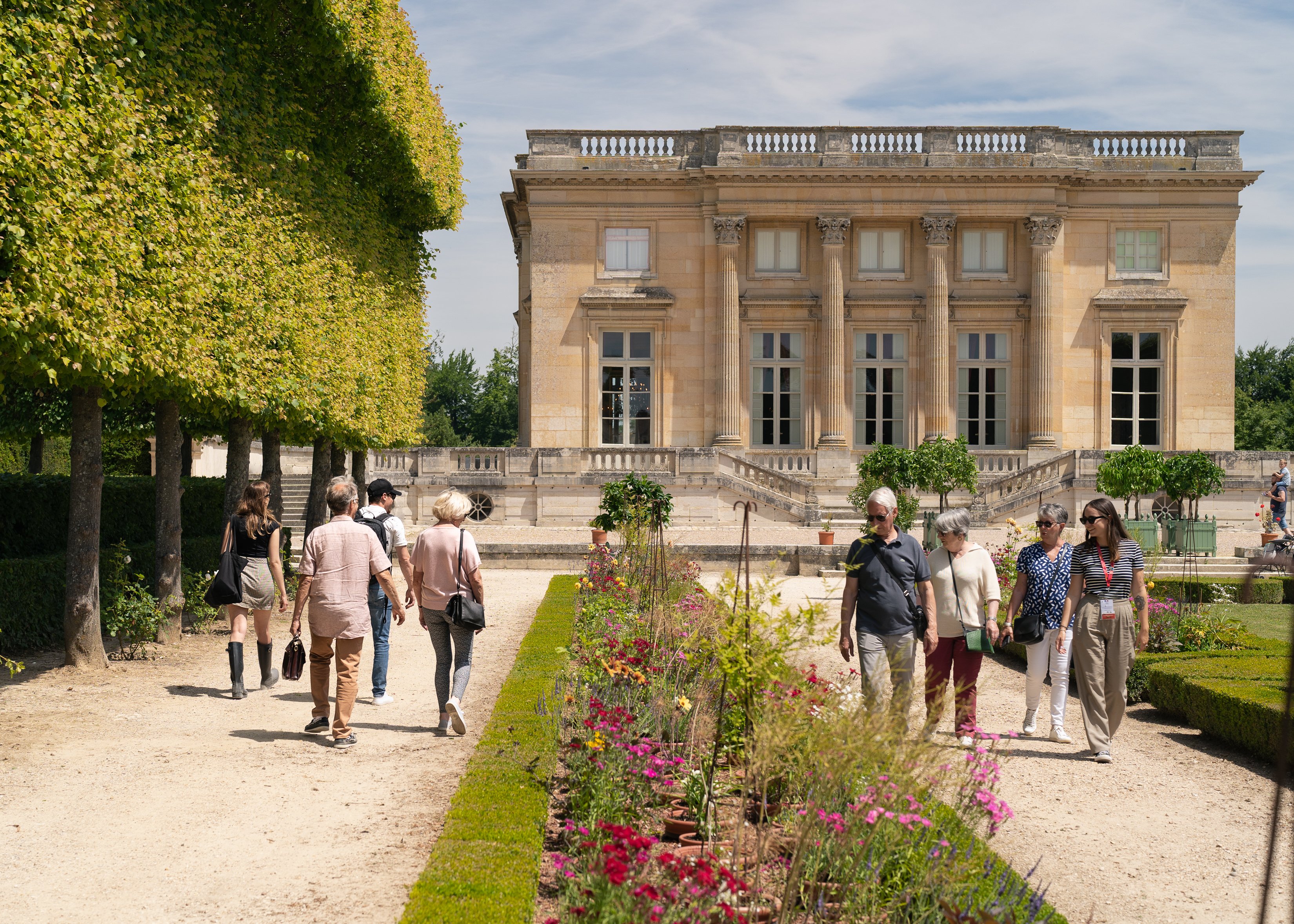 Versailles Full-Day Guided Rail Tour from Paris
