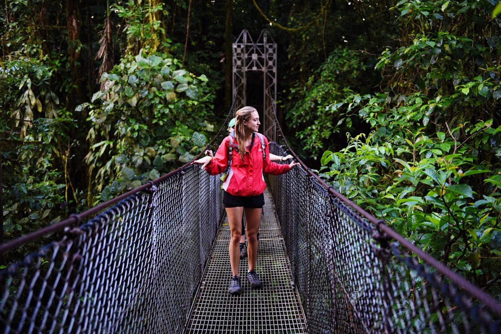 La Fortuna Full-Day Nature Tour: Hanging Bridges, Volcano & Waterfall