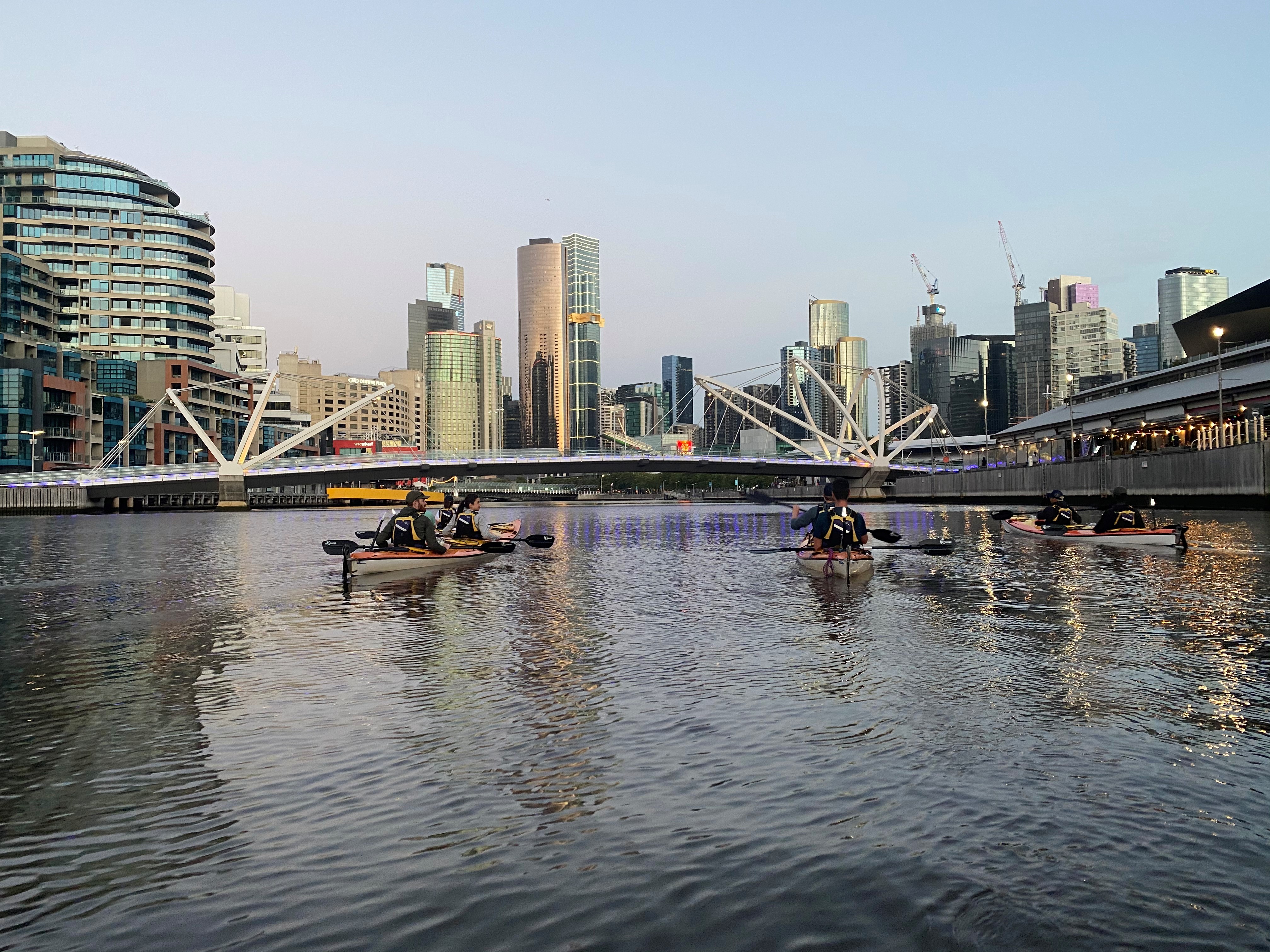 Melbourne: Sunset Kayak Tour with Dinner