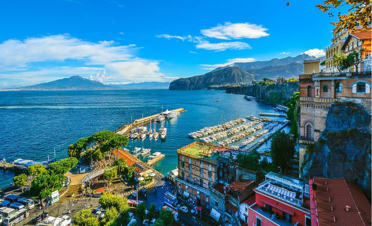 Amalfi Coast, Sorrento & Pompeii Day Tour from Naples