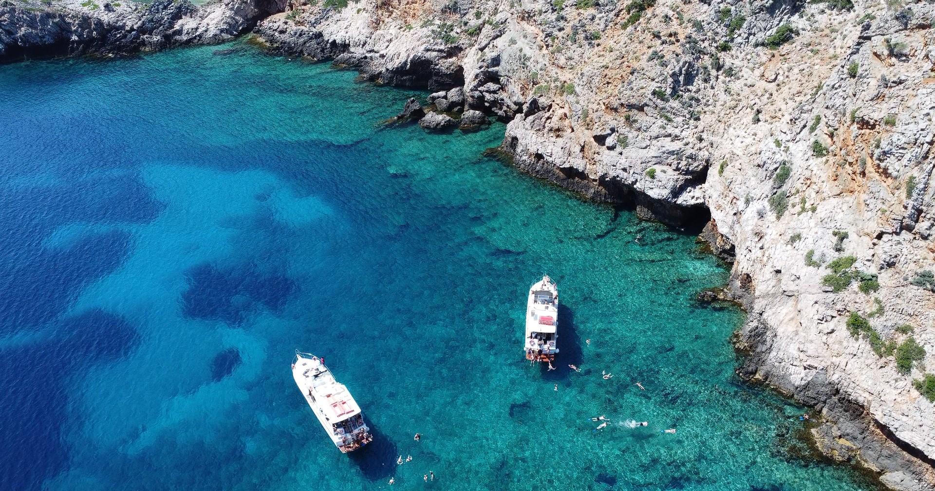 Private West Coast Cruise: Menies Beach & Sea Caves