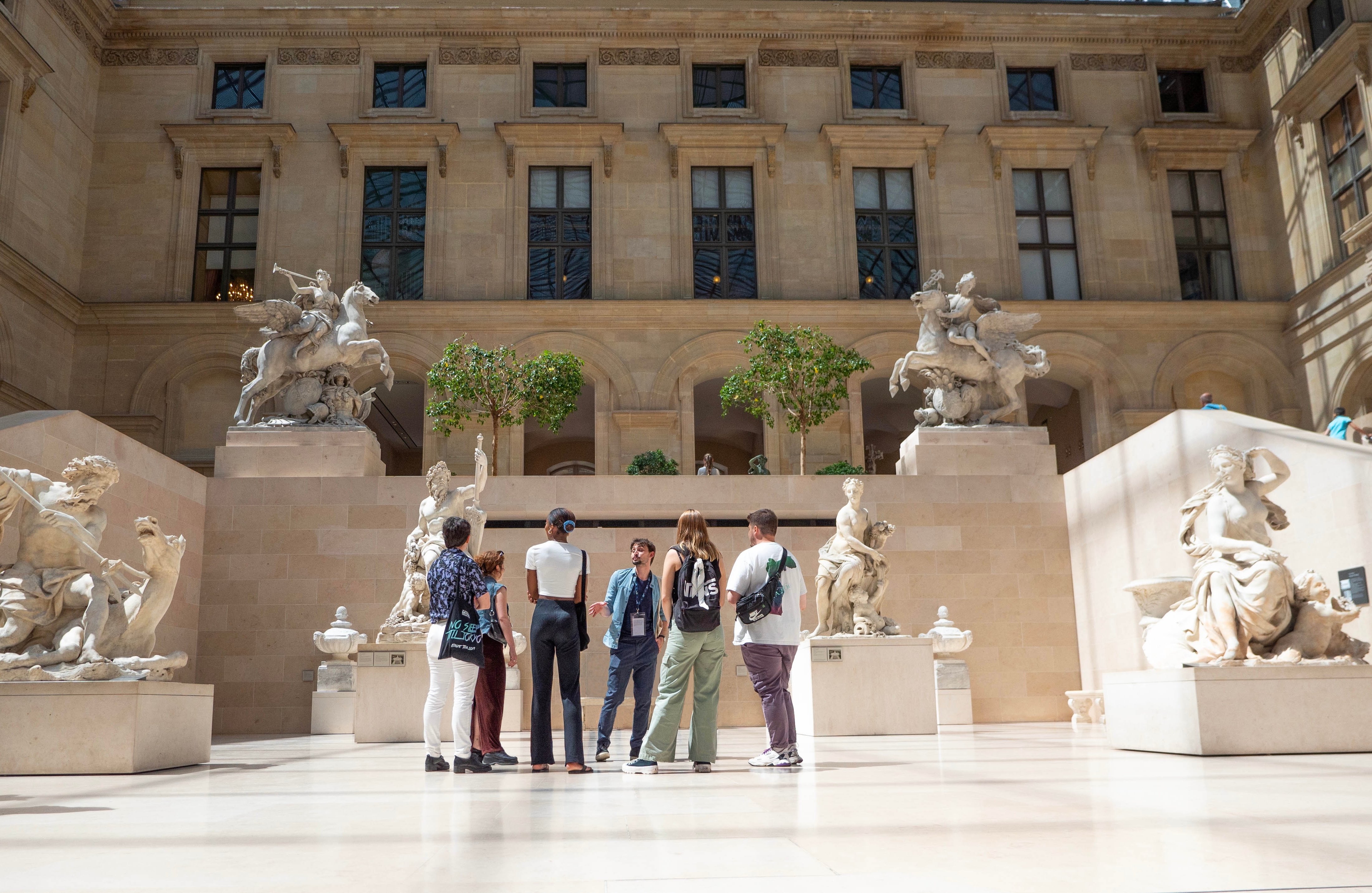 Louvre Museum Highlights Tour with Mona Lisa