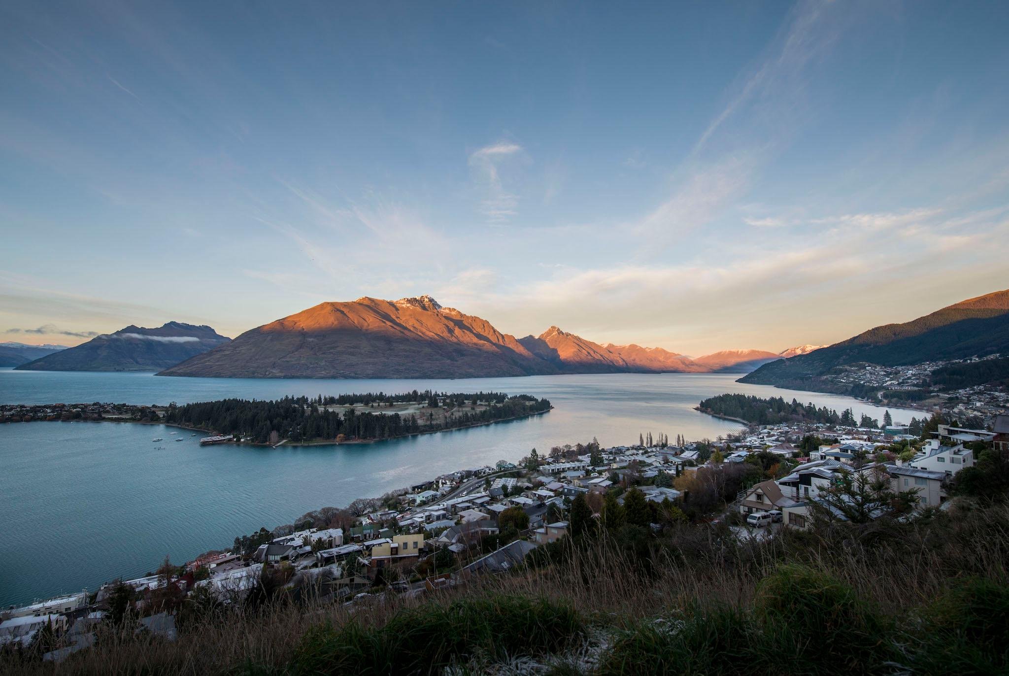 Queenstown Small-Group Highlights & Central Otago Wine Tasting