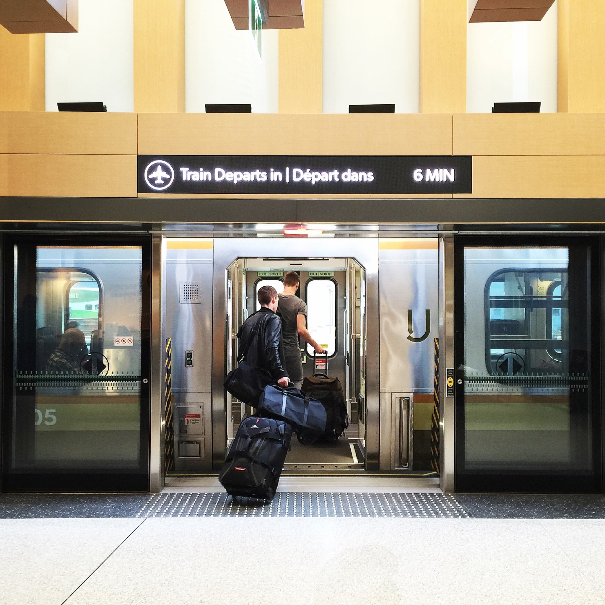 UP Express: Direct Airport Rail Link Toronto-Pearson