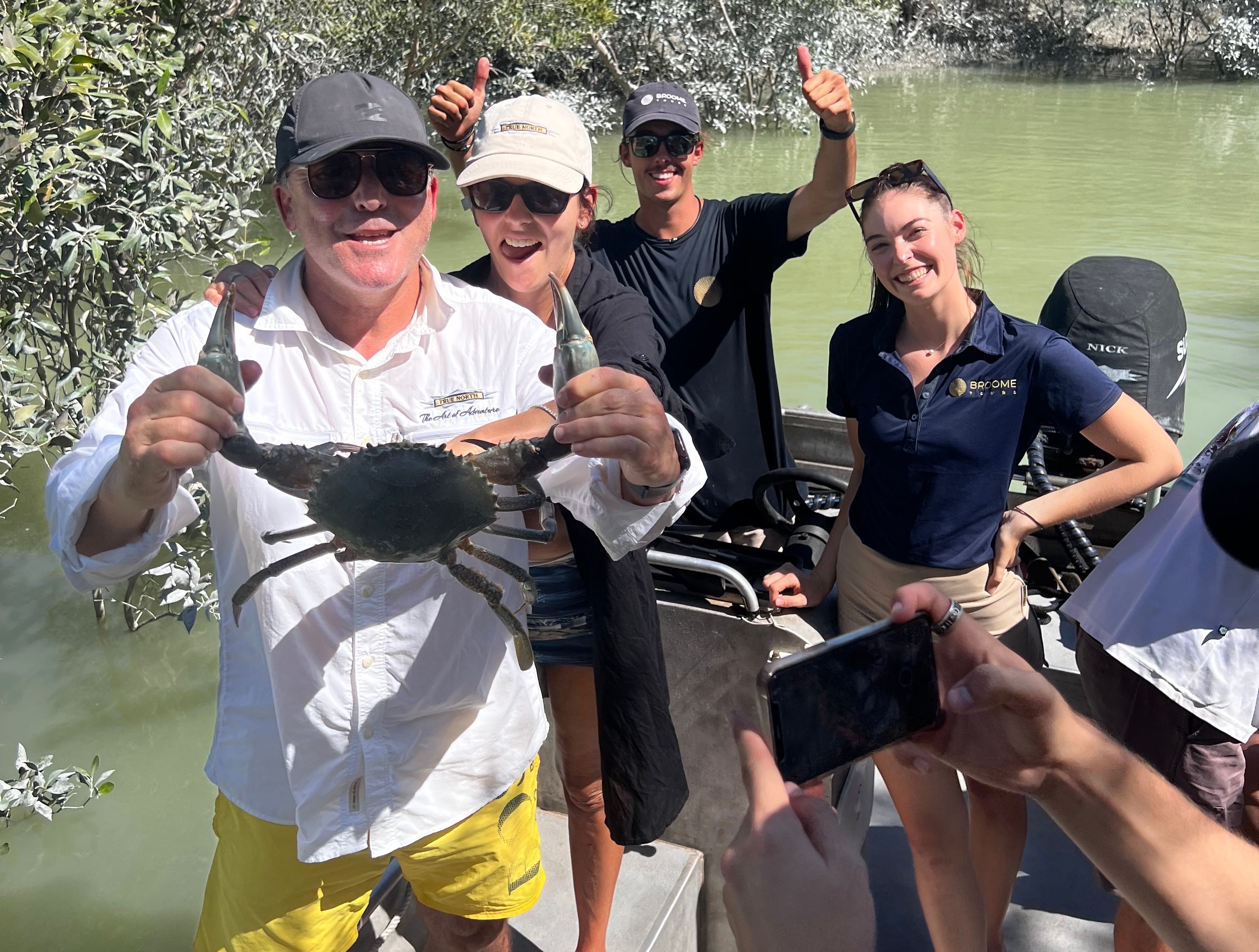 Mud Crab Adventure & Wildlife Cruise in Roebuck Bay