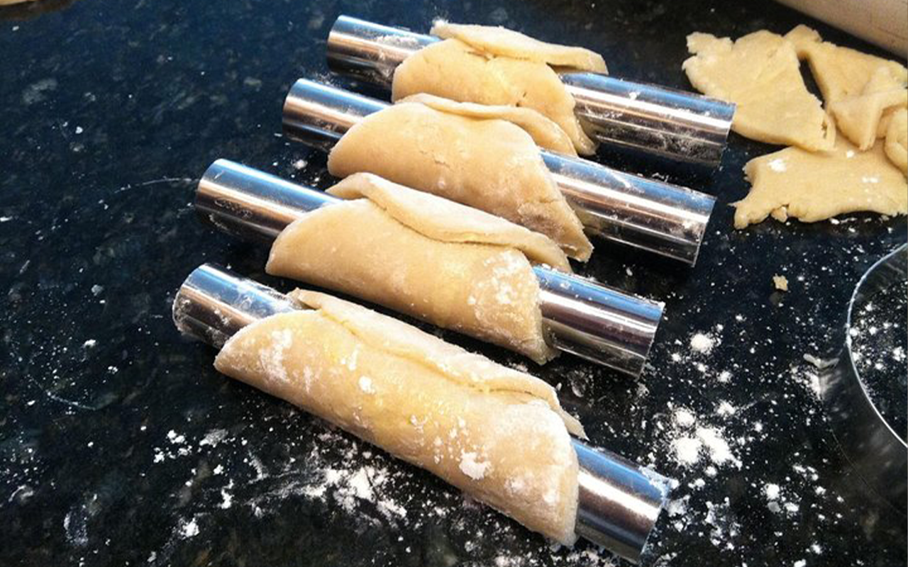Hands-On Sicilian Cannoli Masterclass in Taormina