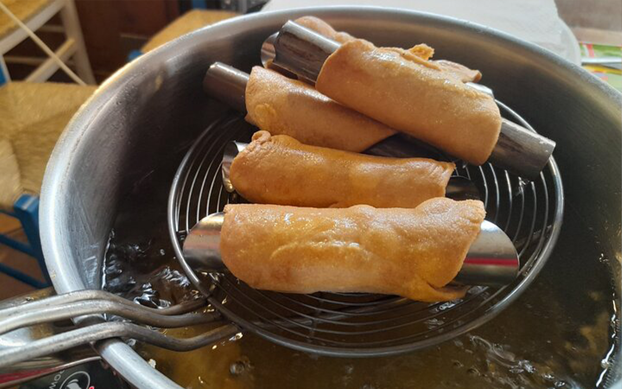 Hands-On Sicilian Cannoli Masterclass in Taormina