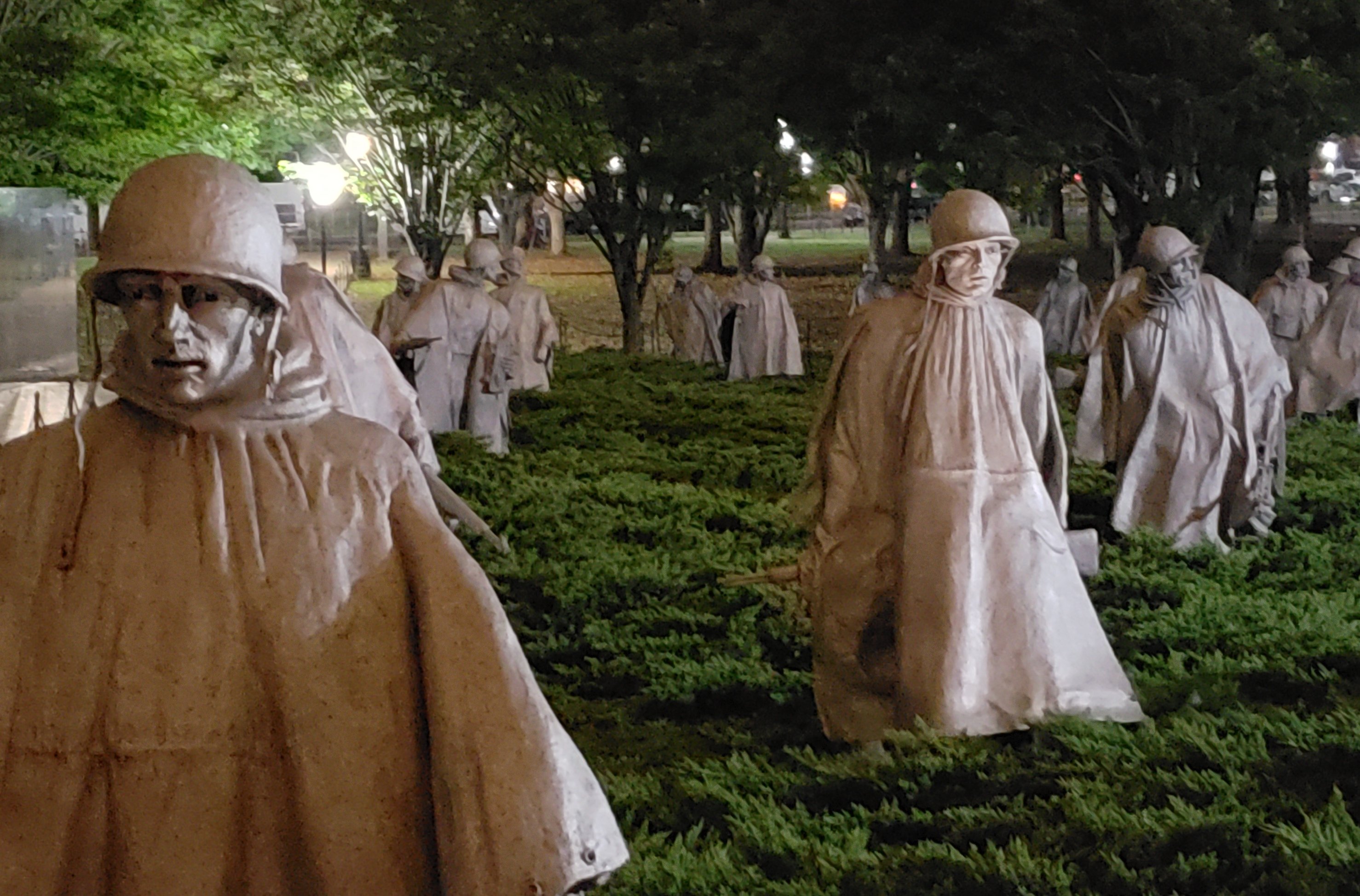 DC Monuments by Moonlight: Nighttime Trolley Tour