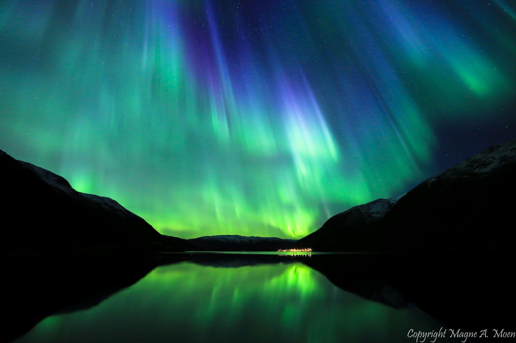 Tromsø Small-Group Aurora Hunt with Professional Photos