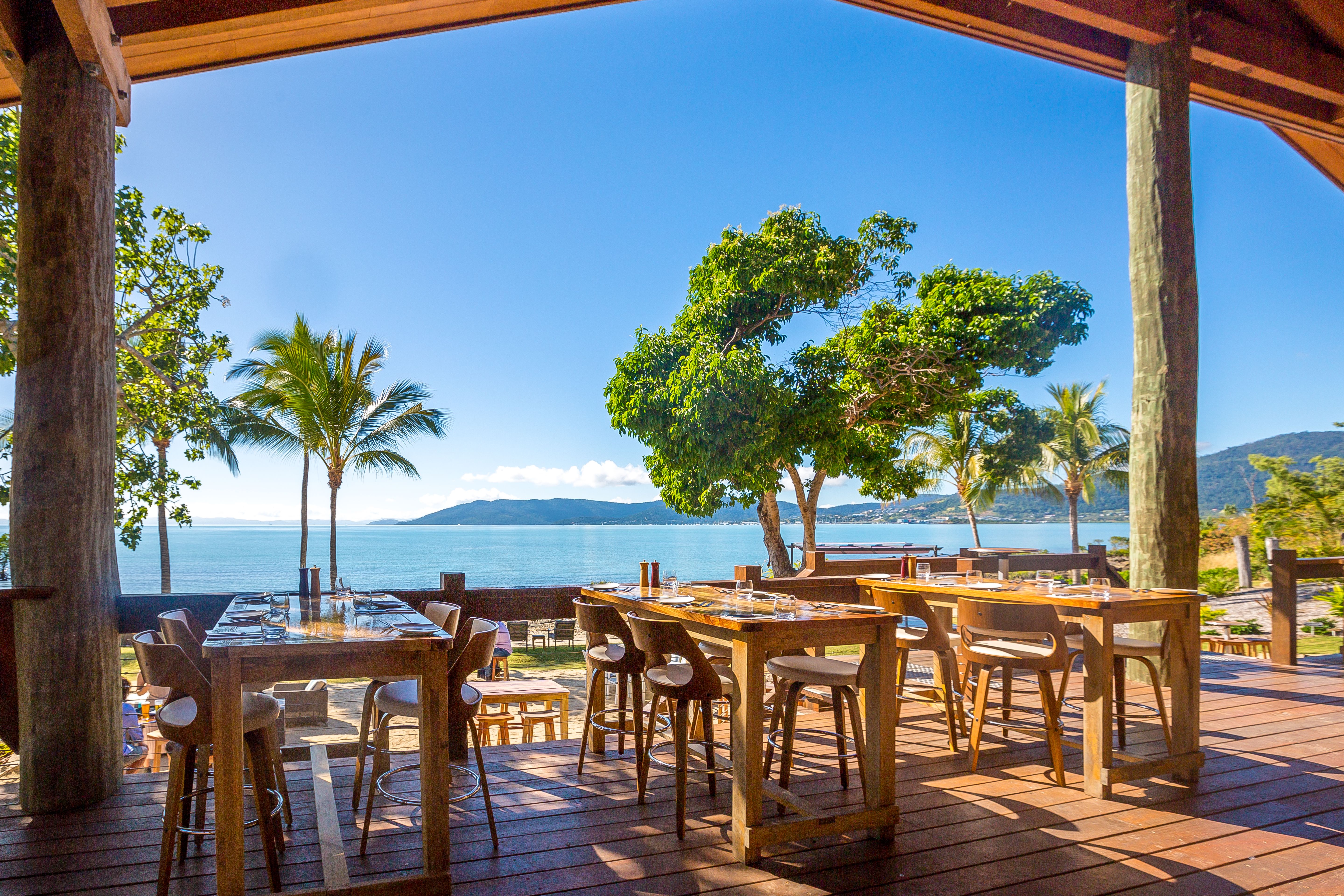 Airlie Beach: Cedar Creek Falls & Northerlies Beach Day Trip