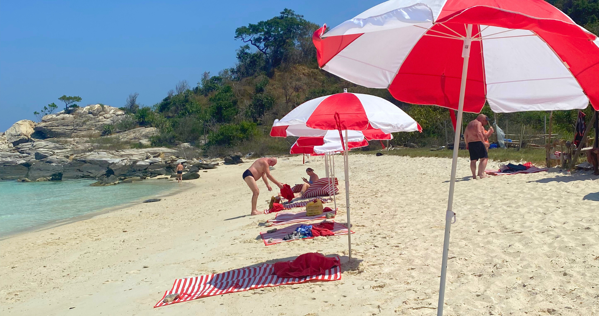 Pattaya: Full-Day Yacht Cruise to Koh Phai and Koh Rin