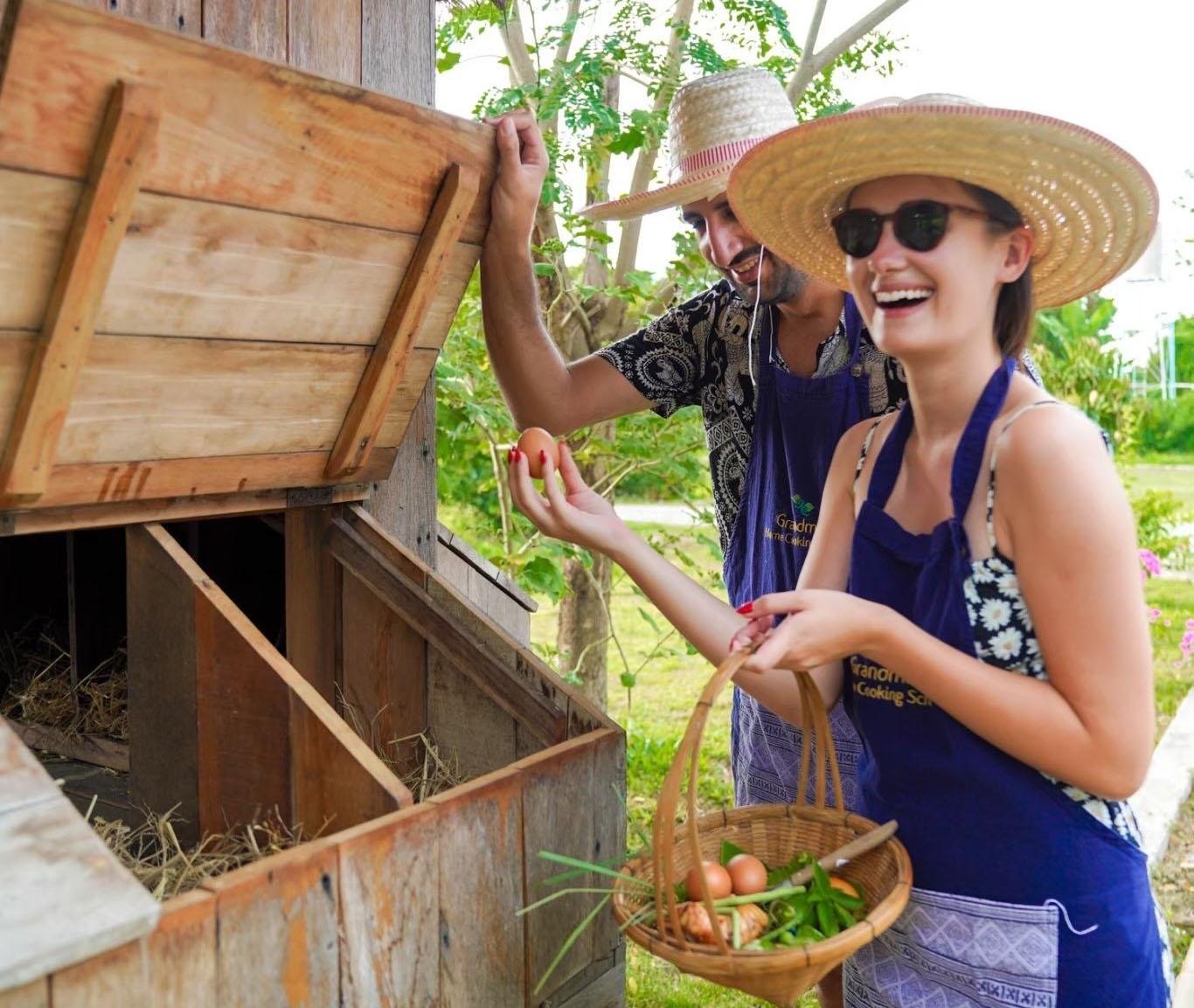 Chiang Mai: Authentic Cooking Class with Market & Farm Visit