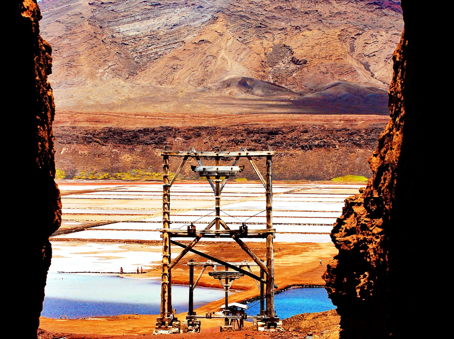 Shark Bay & Pedra de Lume Salt Lake Half-Day Tour
