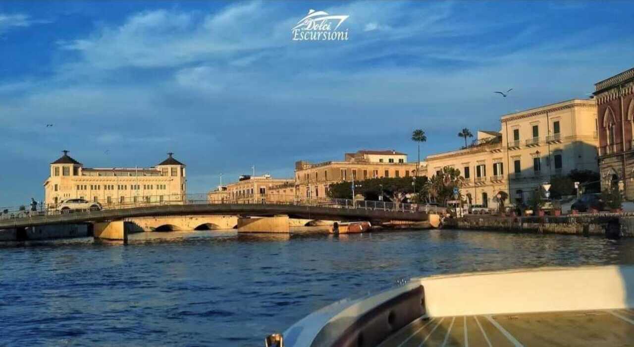 Ortigia Syracuse Sicily boat tour sea caves and coastline — image 18
