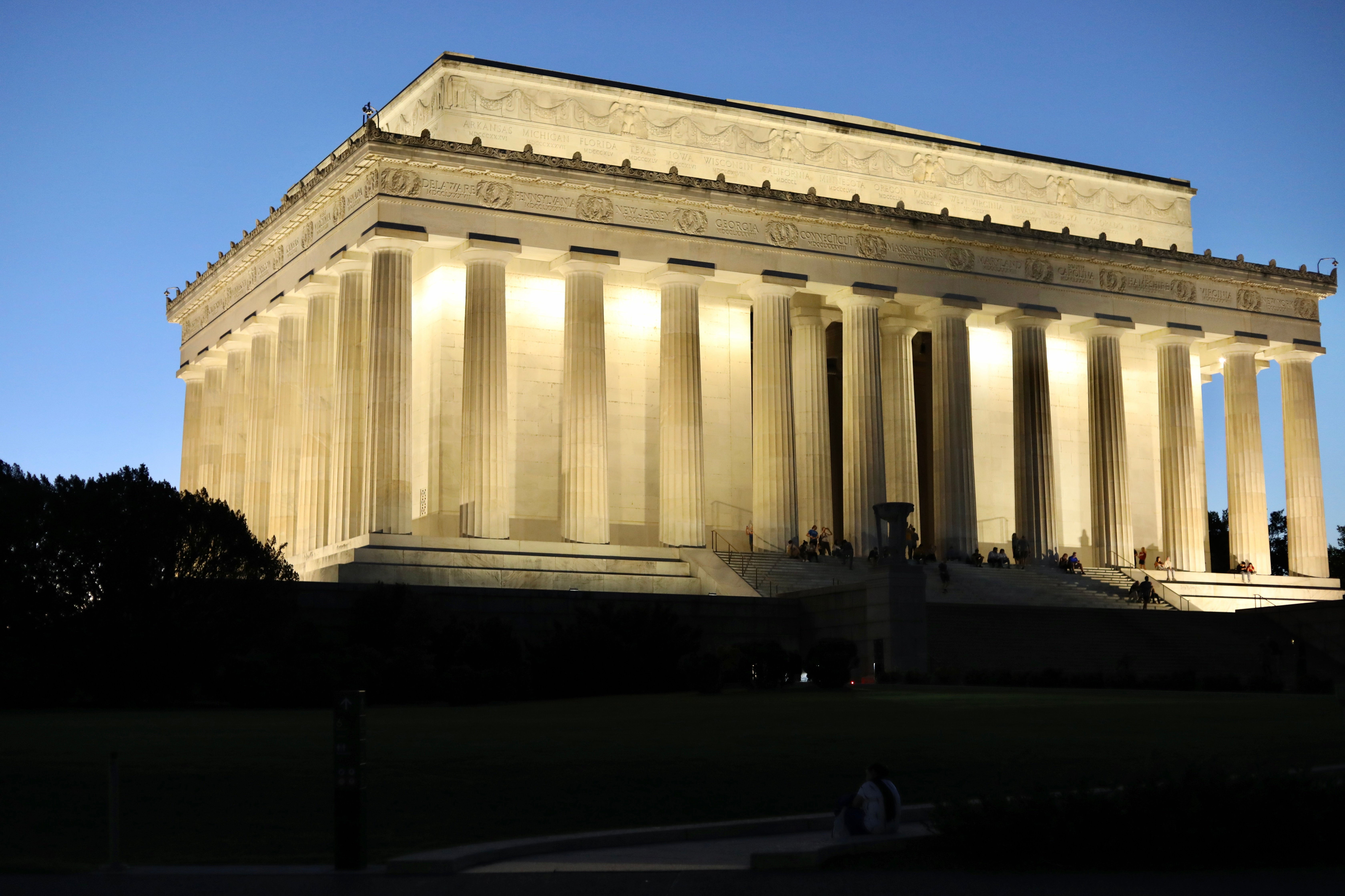 Evening Monuments Bike Tour in Washington DC