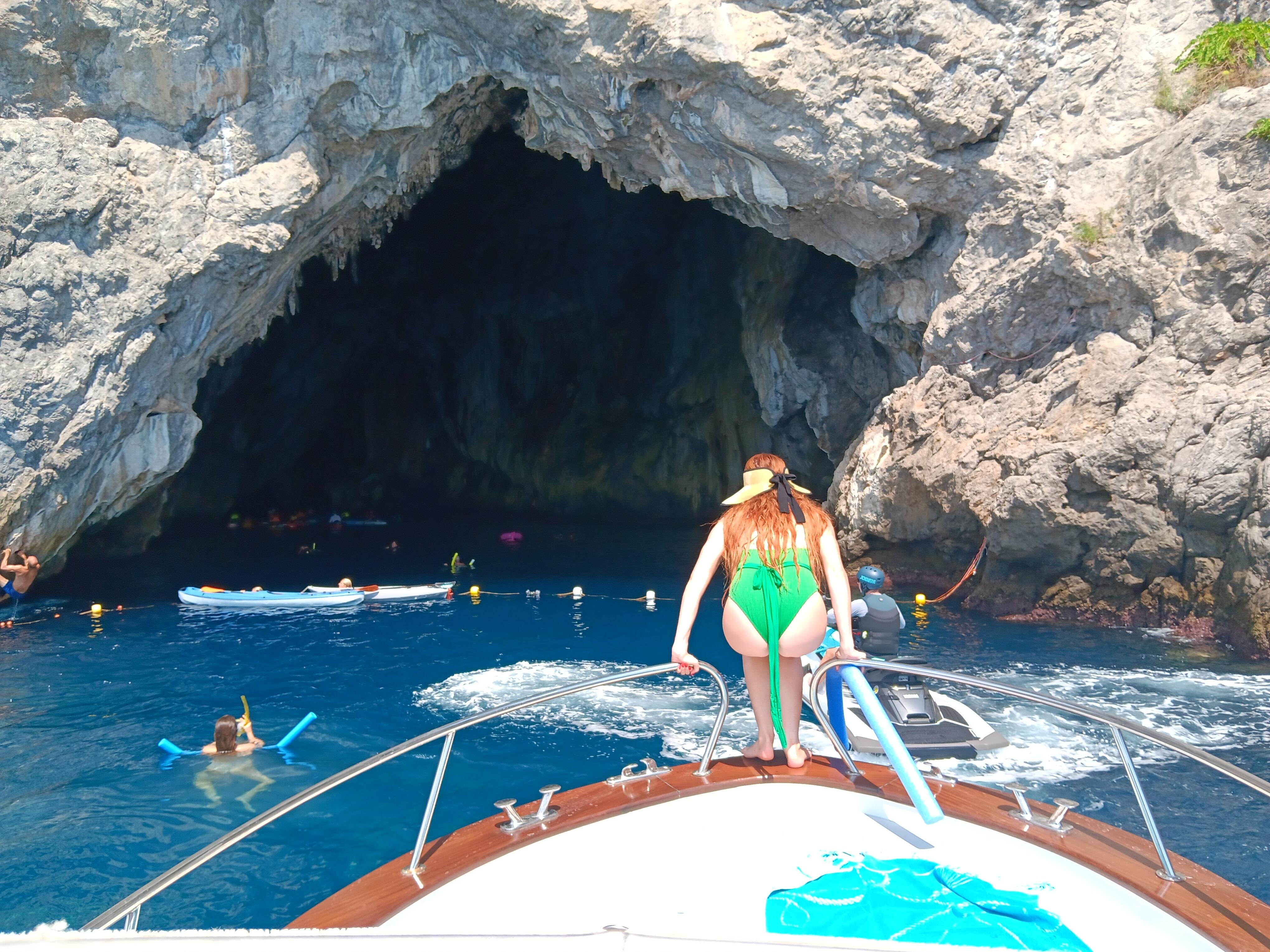 Private Full-Day Amalfi Coast Boat Tour from Positano or Praiano