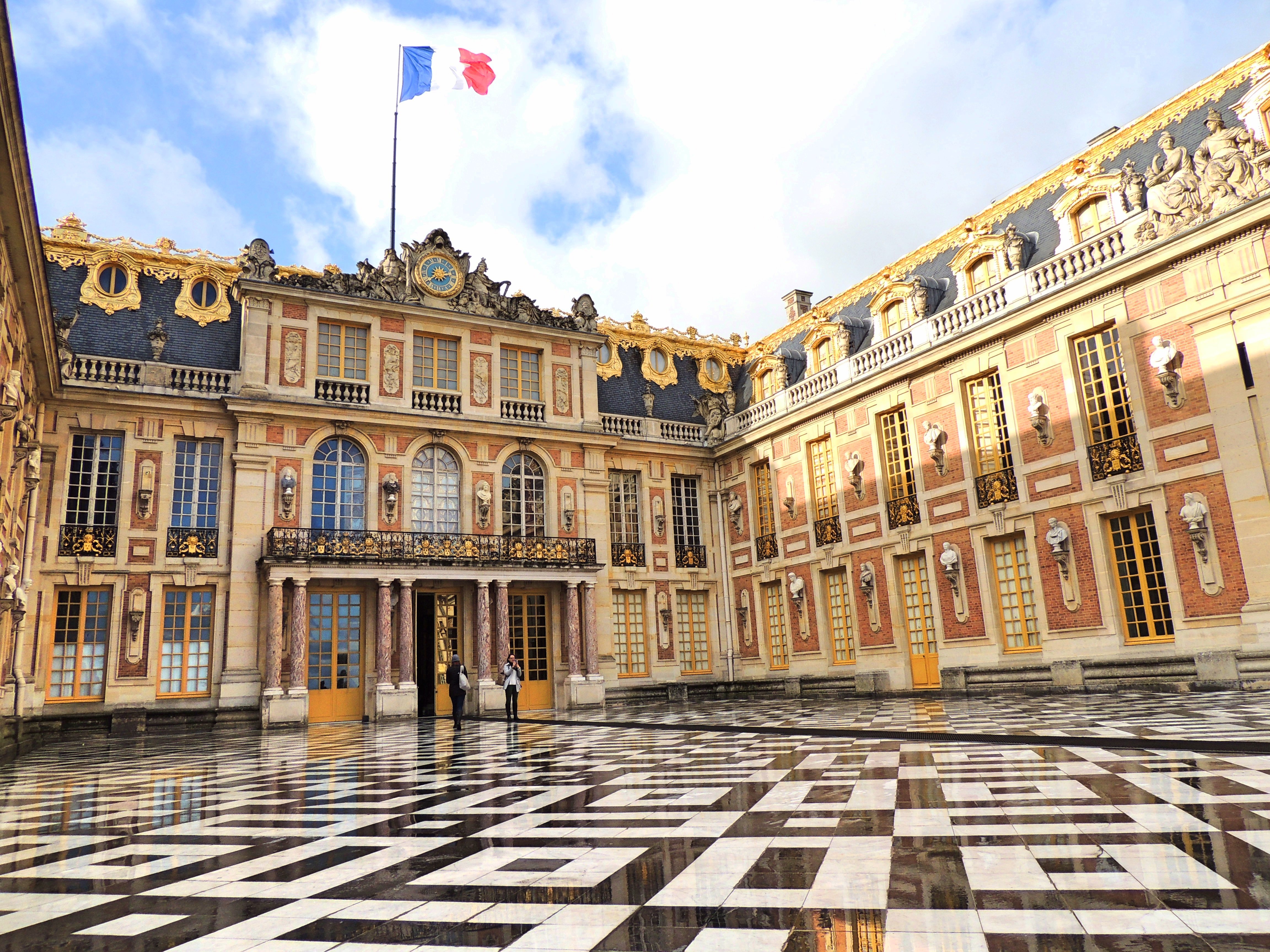 Versailles Palace Guided Tour with Skip-the-Line Access