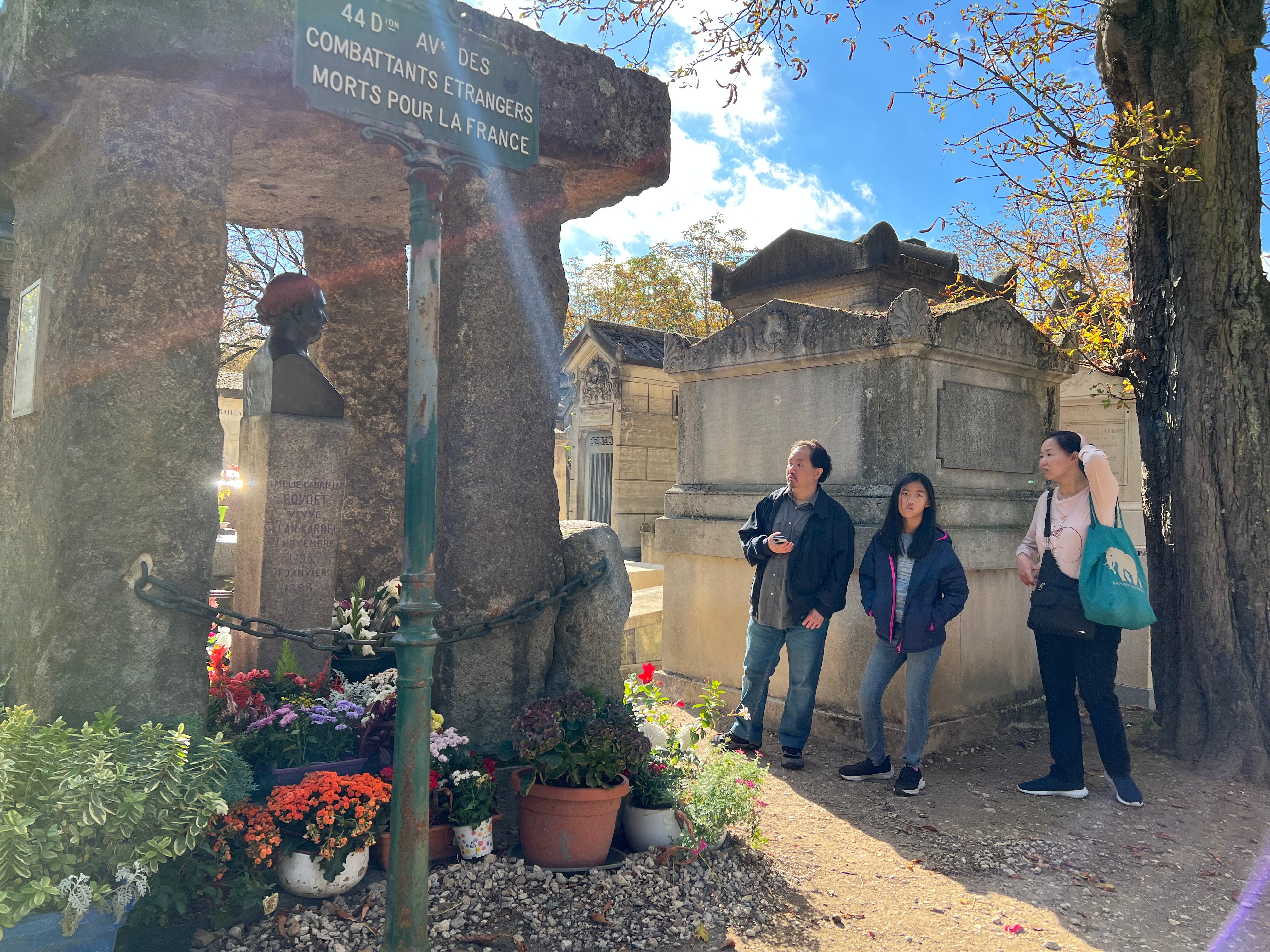 Père Lachaise Cemetery tour in Paris — image 6