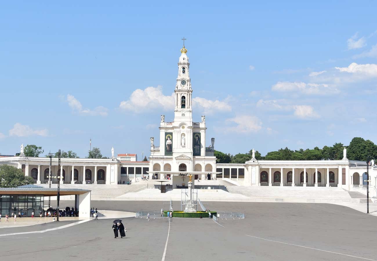 Porto to Lisbon Private Transfer with City Stopovers