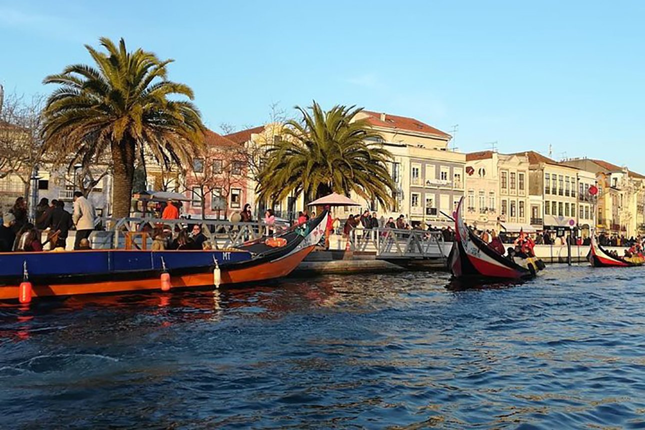 Porto to Lisbon Private Transfer with City Stopovers
