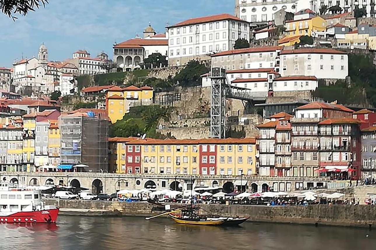 Porto to Lisbon Private Transfer with City Stopovers