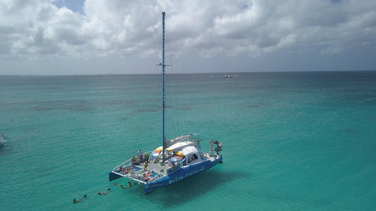 Aruba Catamaran Snorkel Cruise with Open Bar