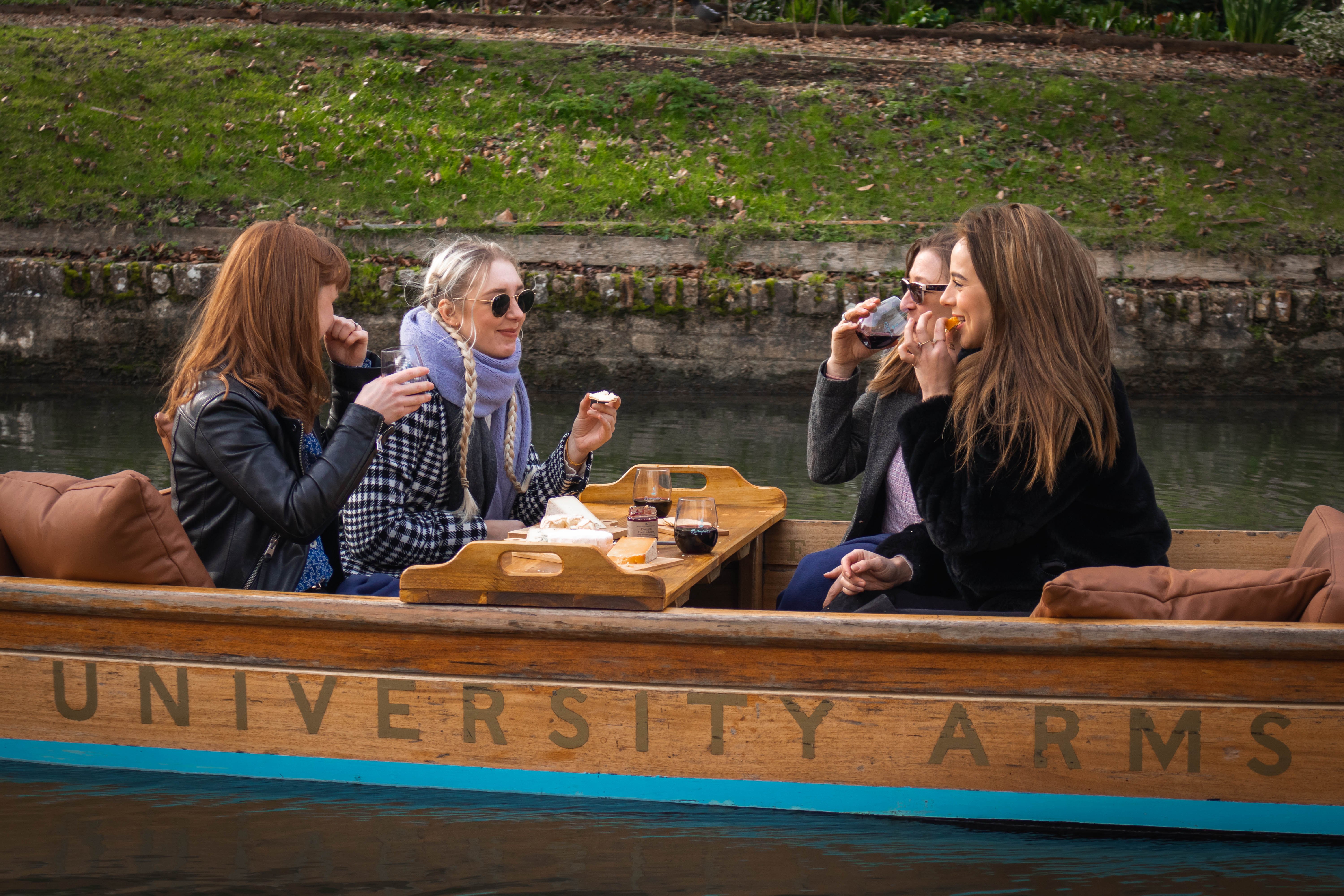 Private punting tour in Cambridge — image 2