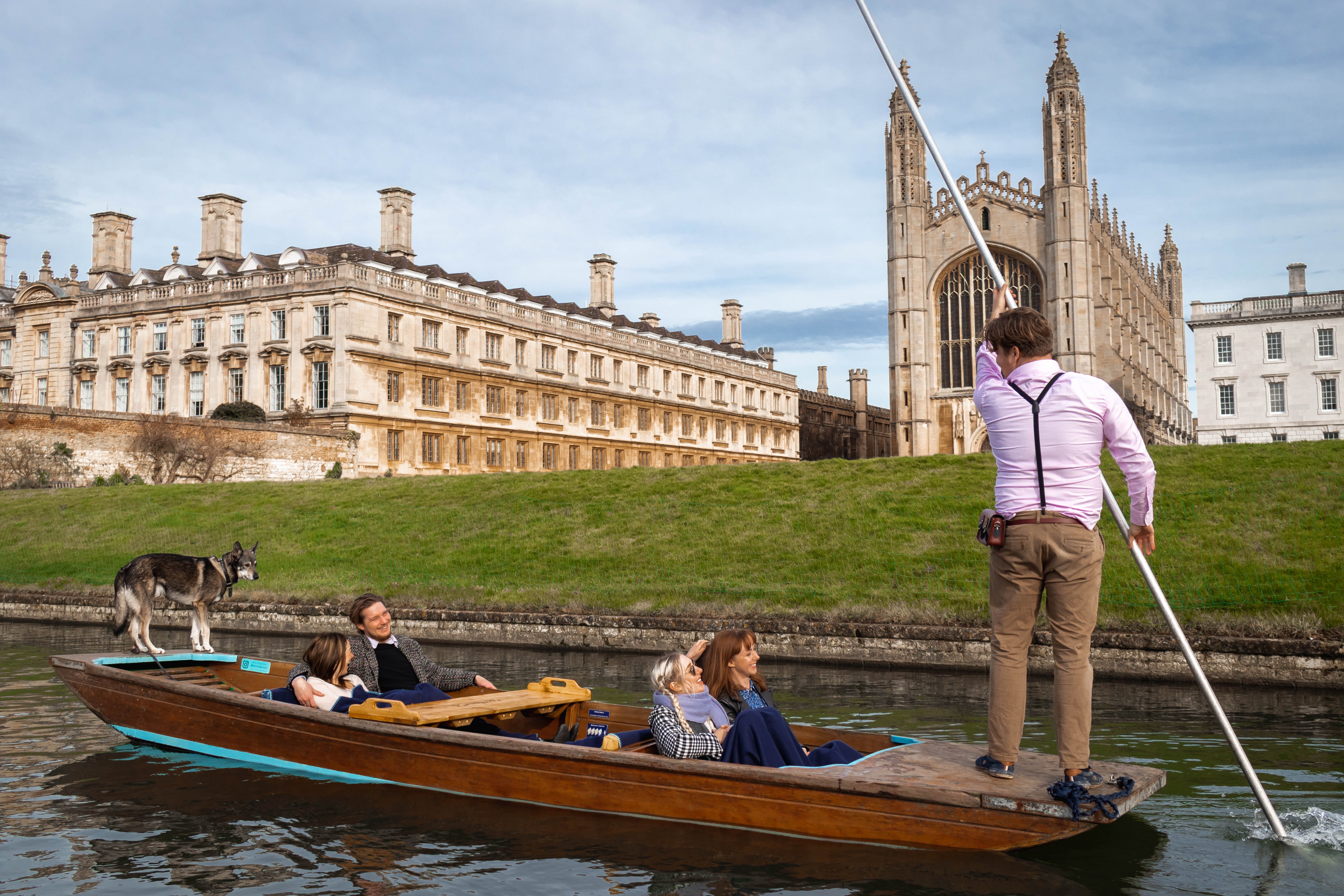 River Cam Guided Punting Tour through Cambridge Backs
