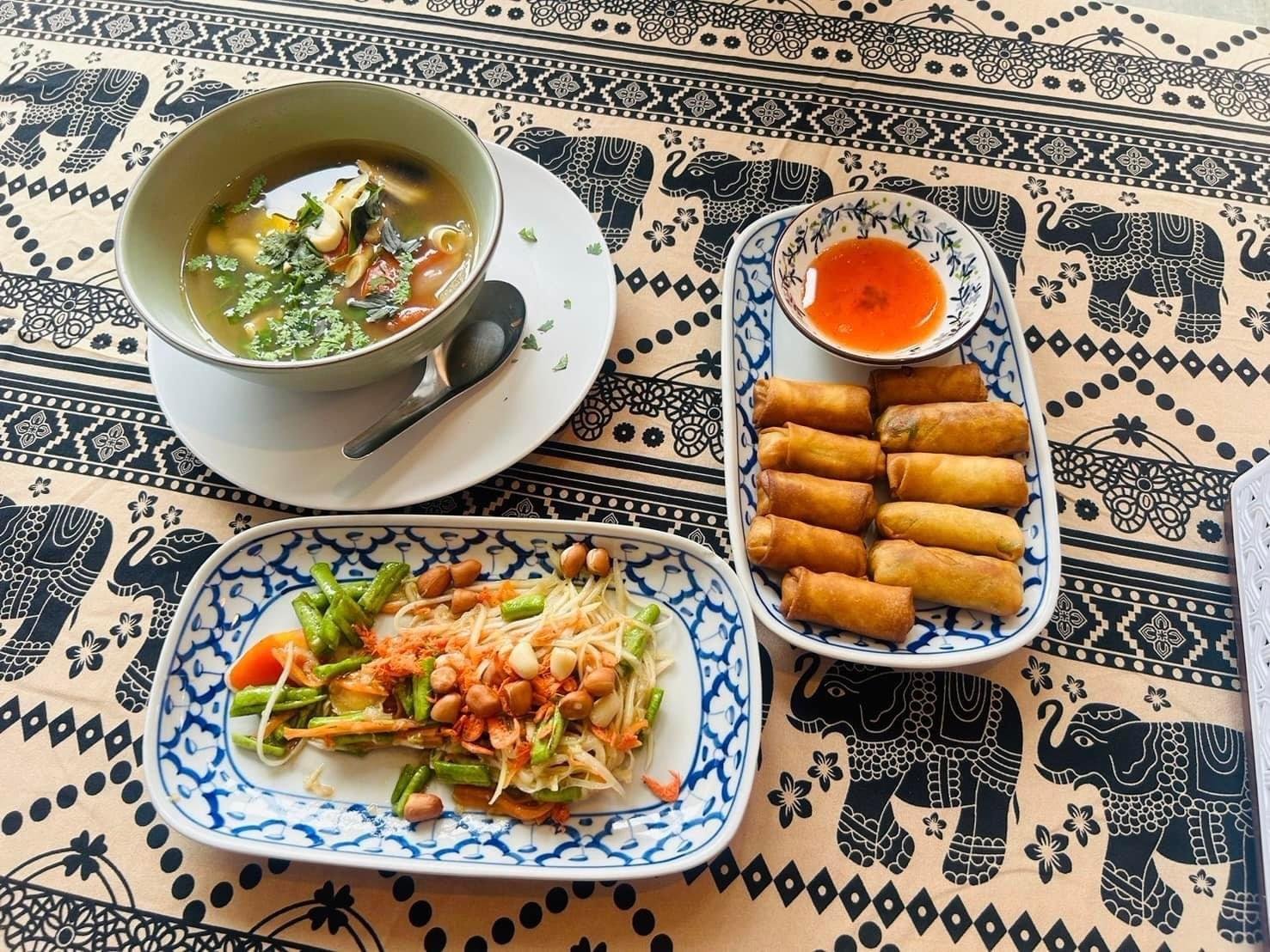 Chiang Mai: Traditional Thai Cooking Class with Market Tour