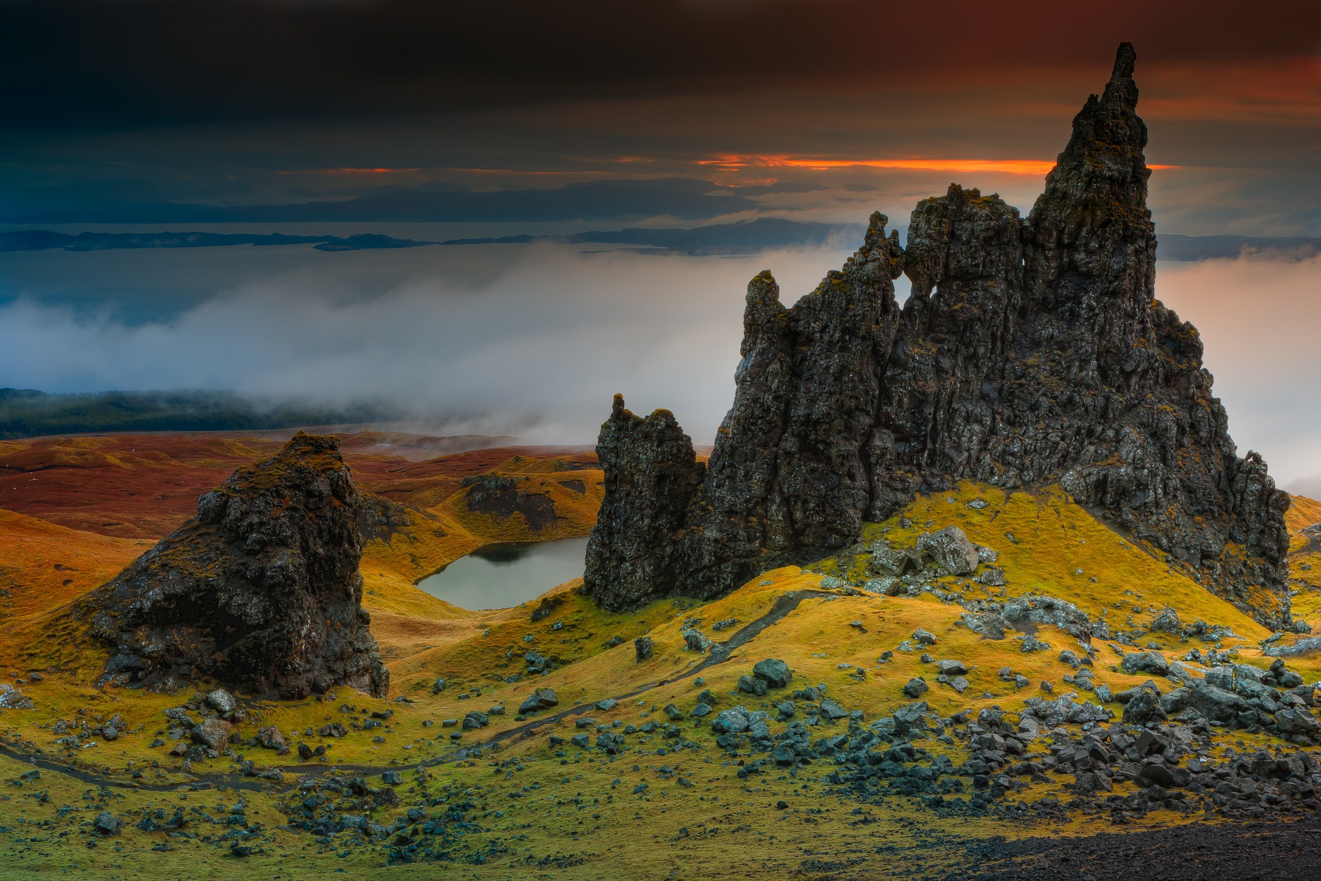 Inverness: 2-day Isle of Skye, Fairy Pools & Castles Tour