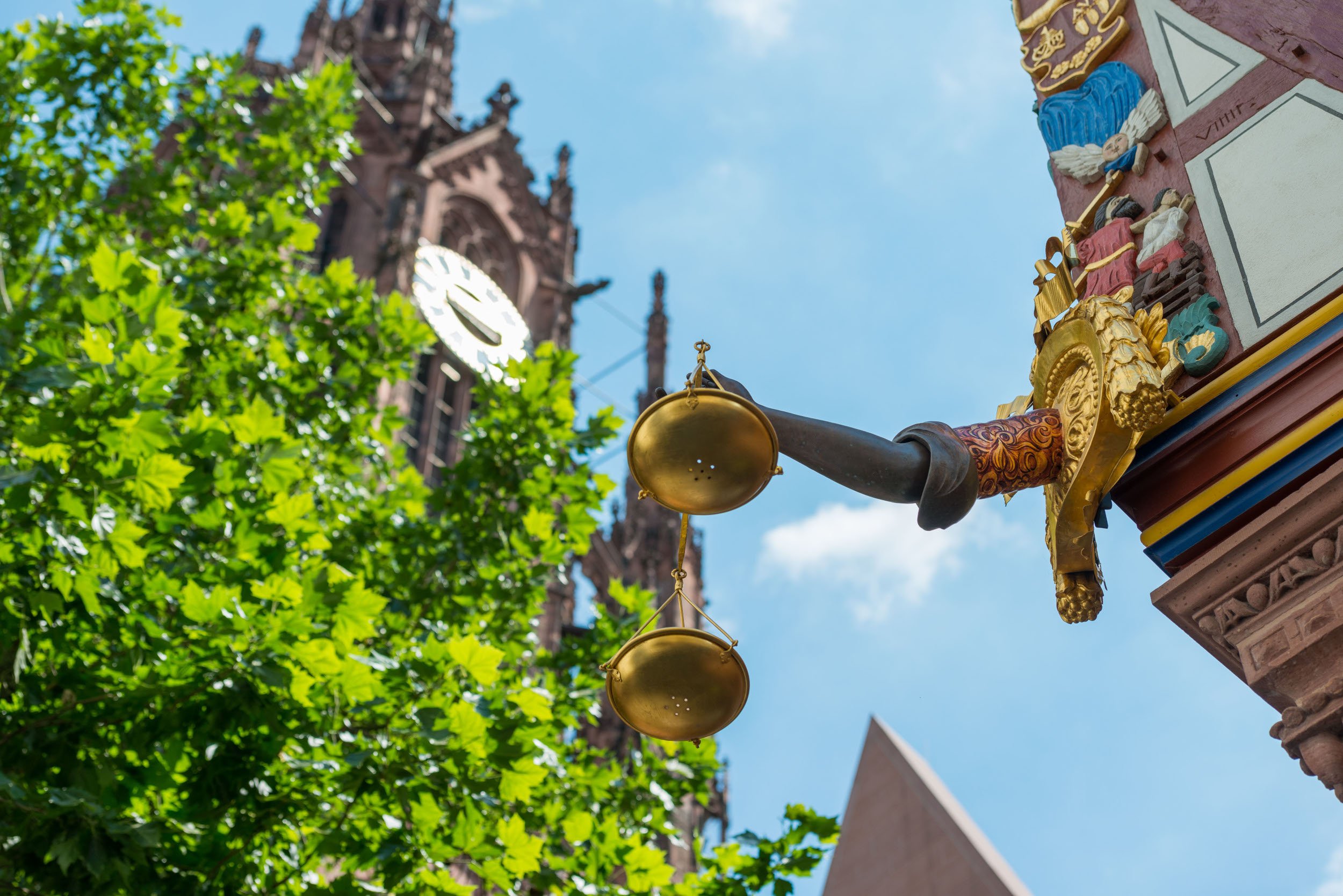 Frankfurt New Old Town Walking Tour in German