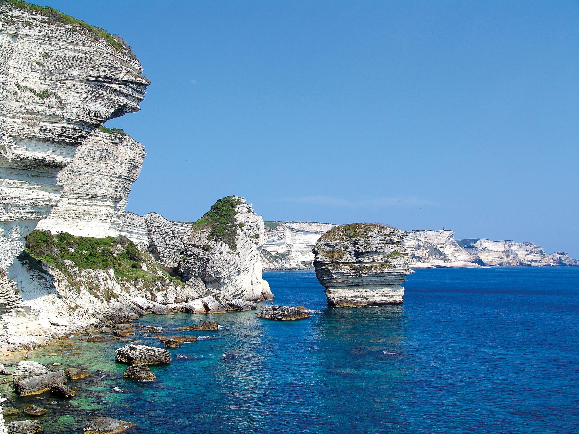 Bonifacio Cliffs & Lavezzi Islands Boat Tour
