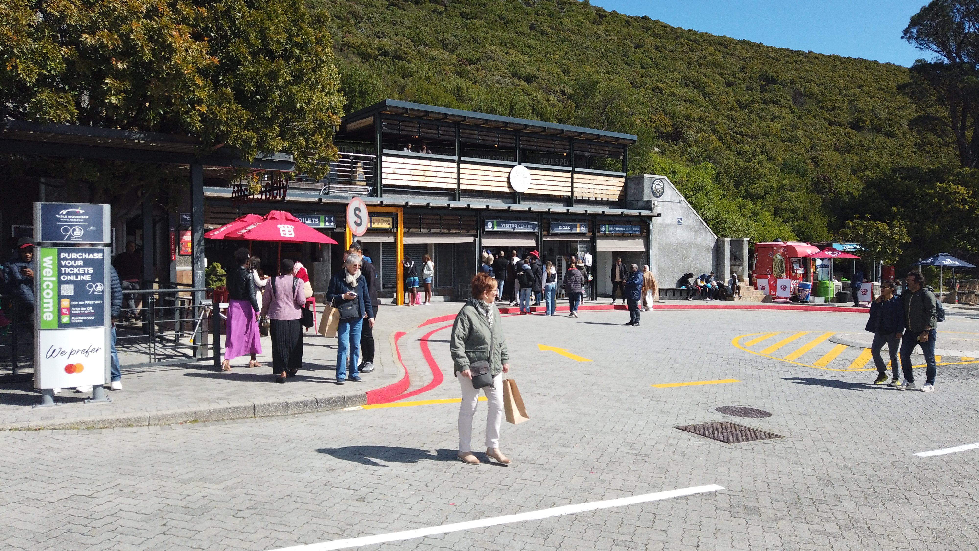Cape Town Dual Icons: Table Mountain & Robben Island Day Tour