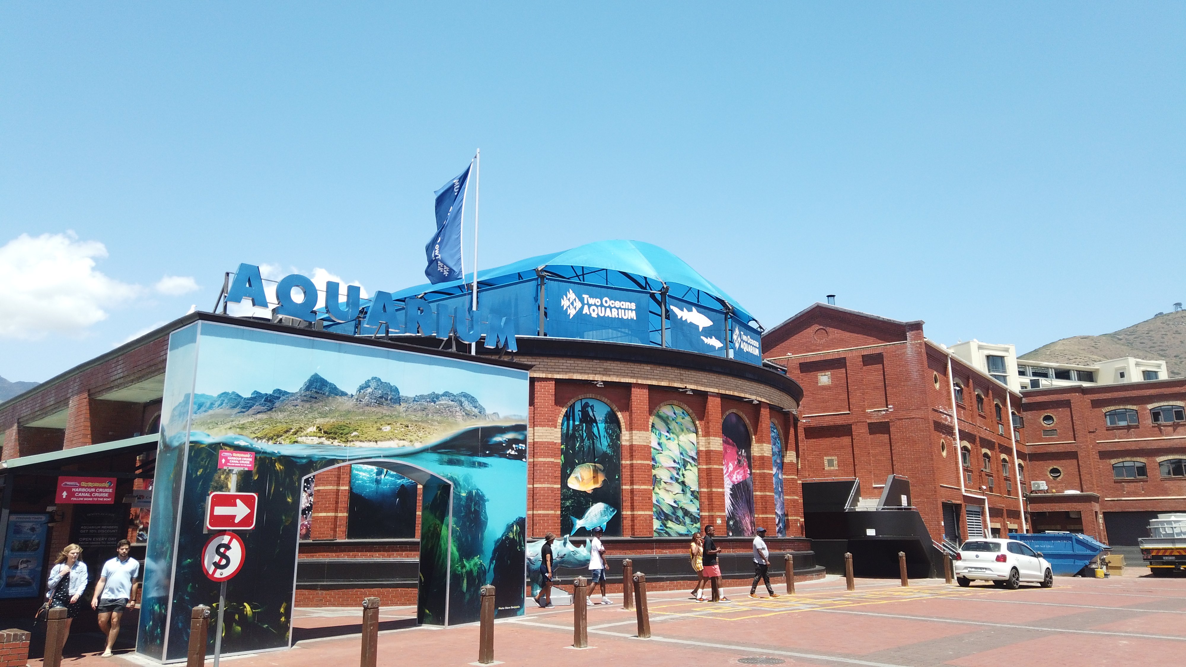 Cape Town Dual Icons: Table Mountain & Robben Island Day Tour