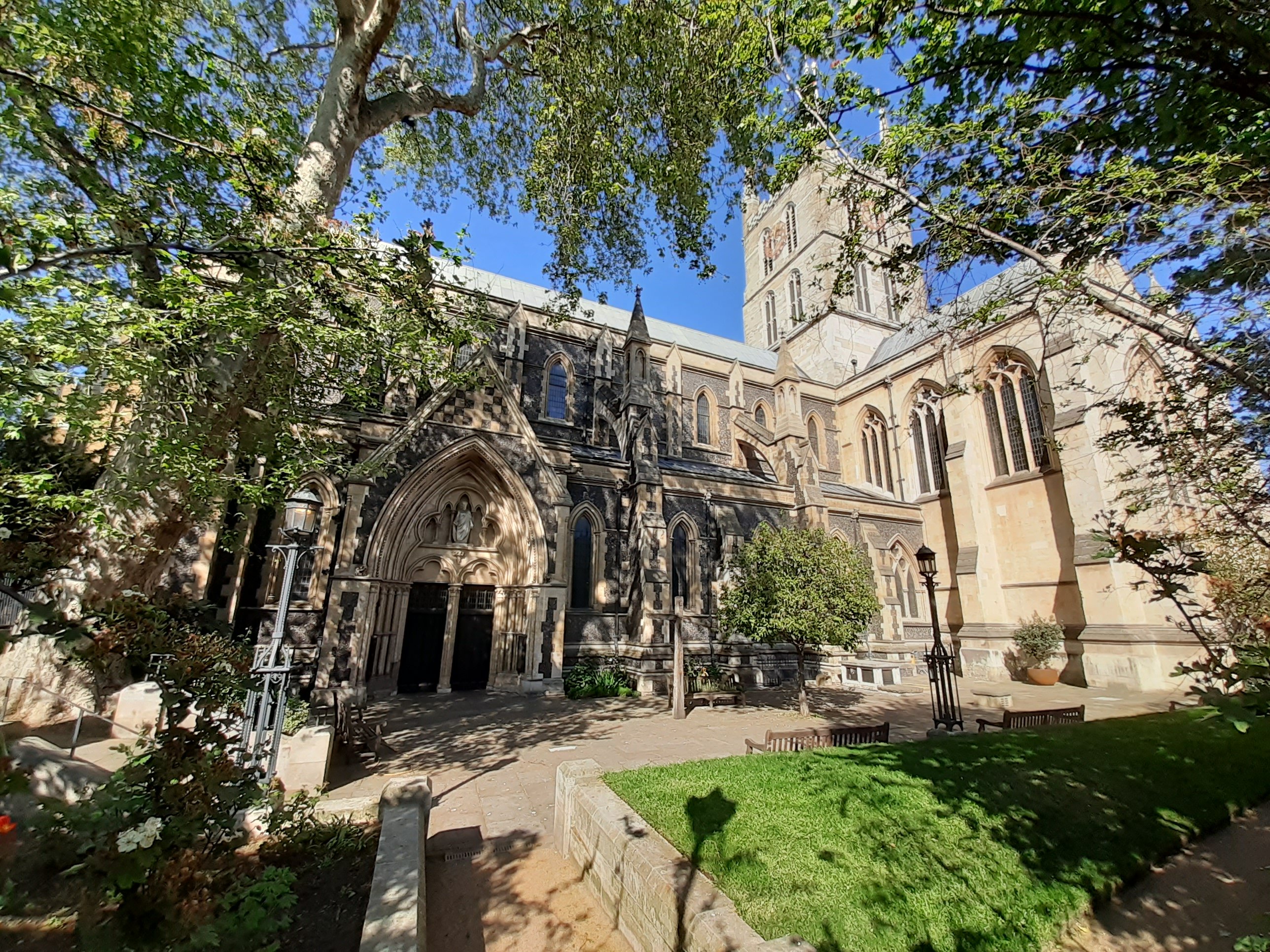 London: Medieval History Walking Tour from The Tower