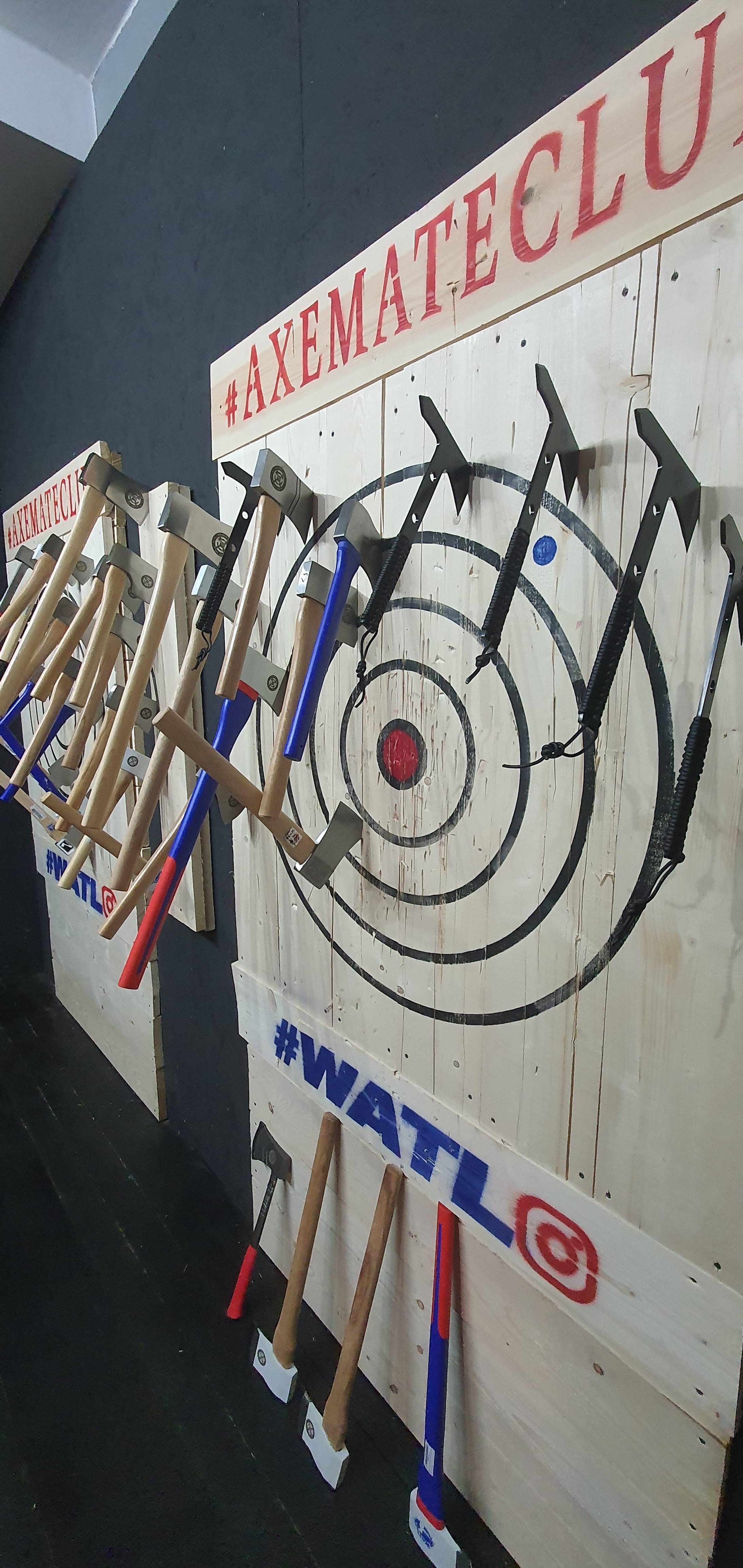 Axe Mate Club: Multi-Weapon Throwing & Shooting Experience