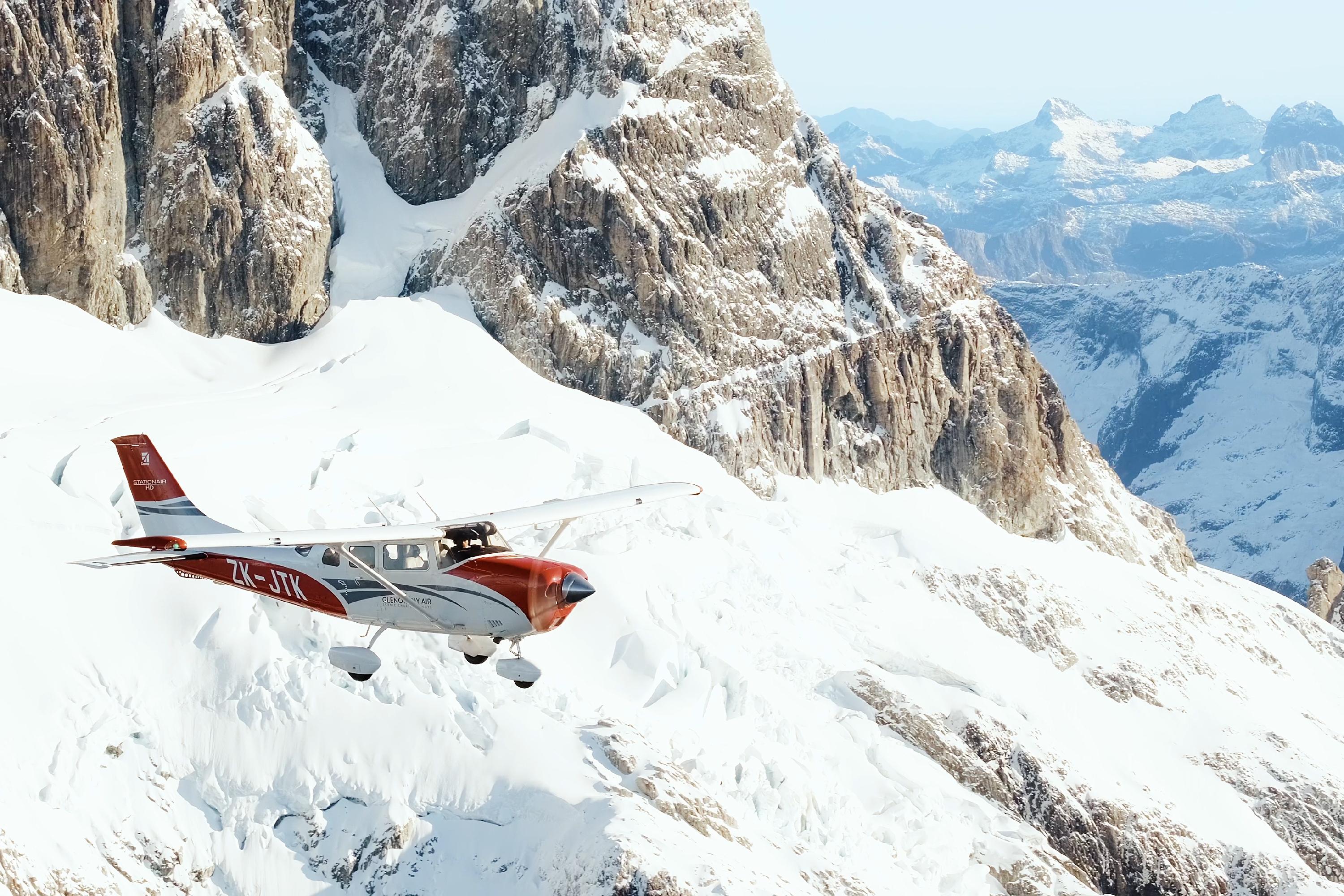 Mount Cook Day Trip from Queenstown by Scenic Flight