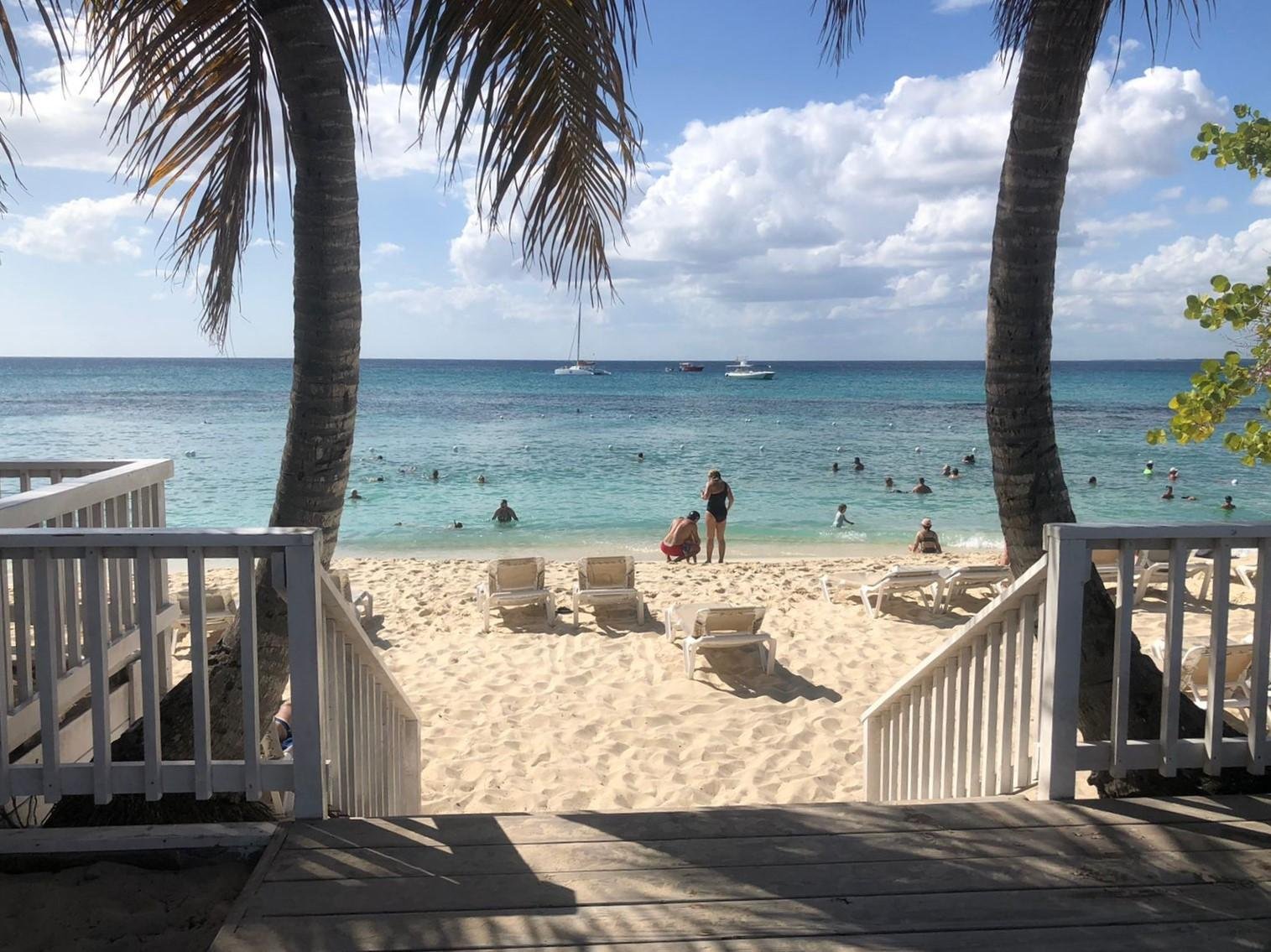 Catalina Island Snorkeling & Chavon River Day Tour from Punta Cana