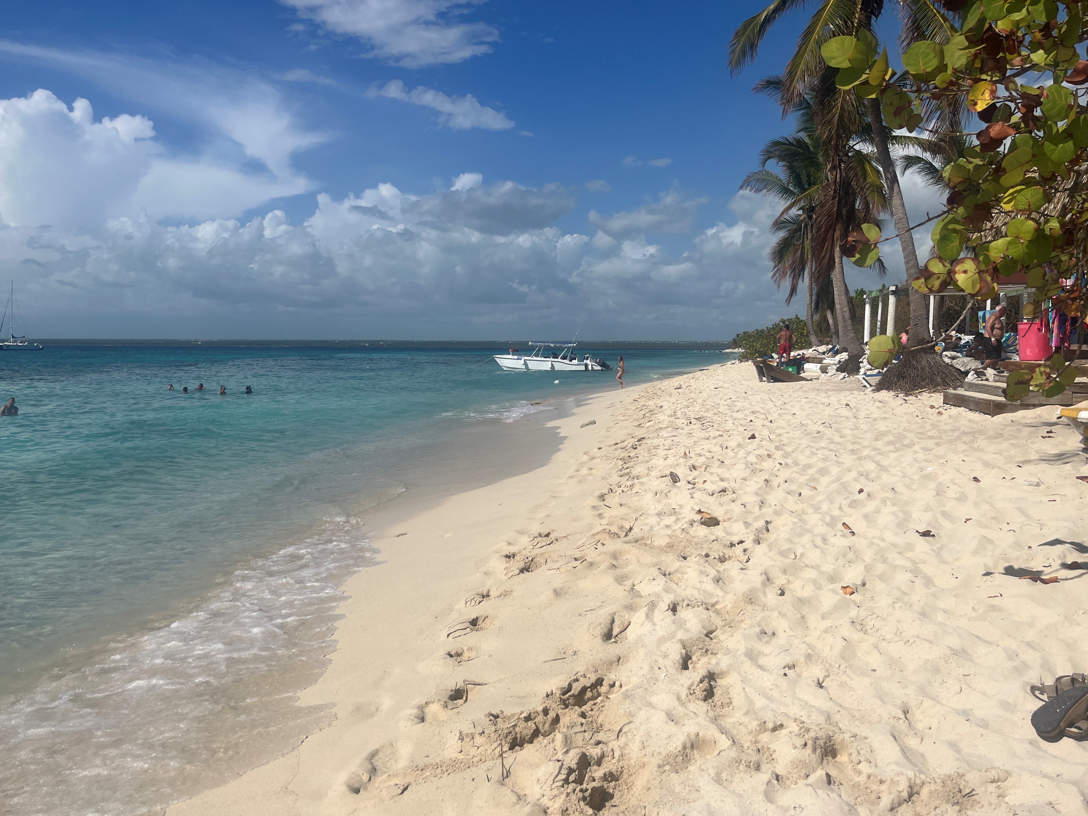 Catalina Island Snorkeling & Chavon River Day Tour from Punta Cana