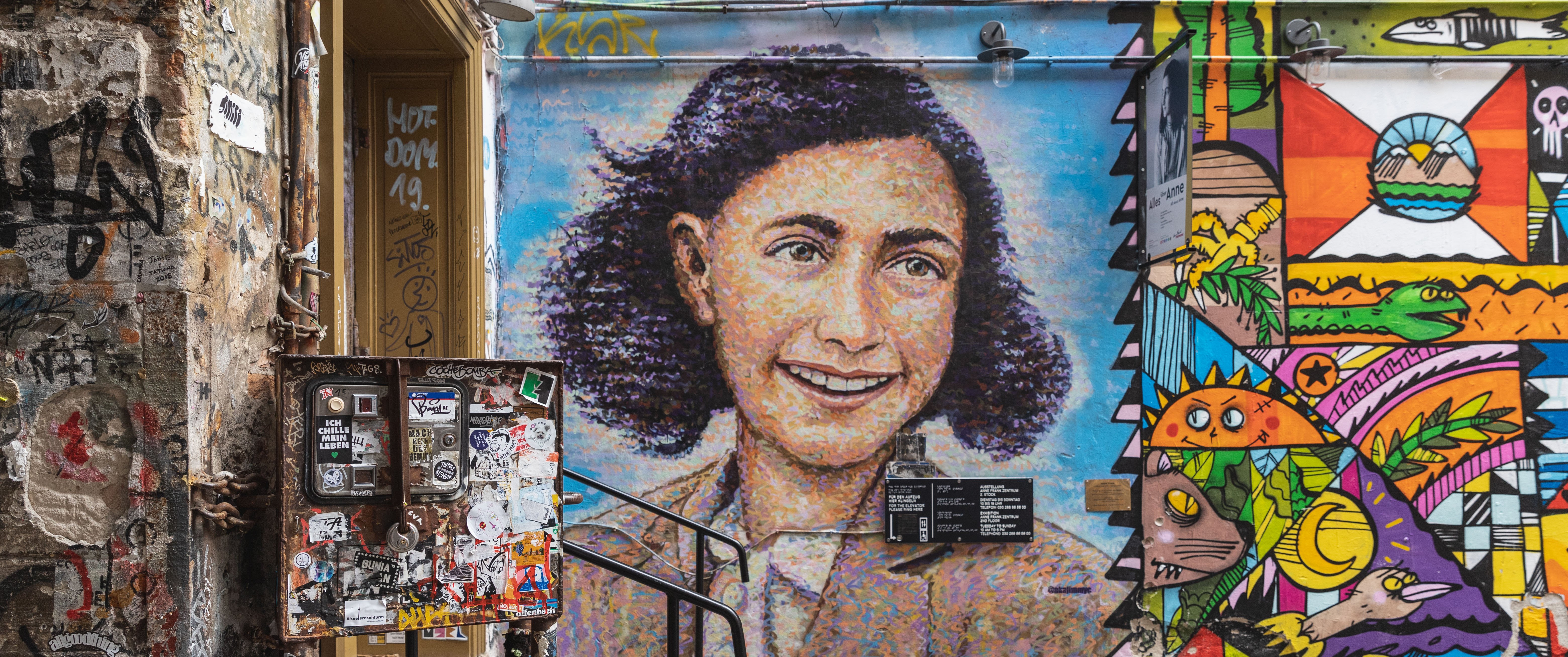 Berlin: Hidden Backyards Guided Walking Tour