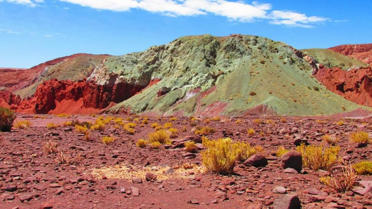 Rainbow Valley & Ancient Petroglyphs Day Tour from San Pedro de Atacama